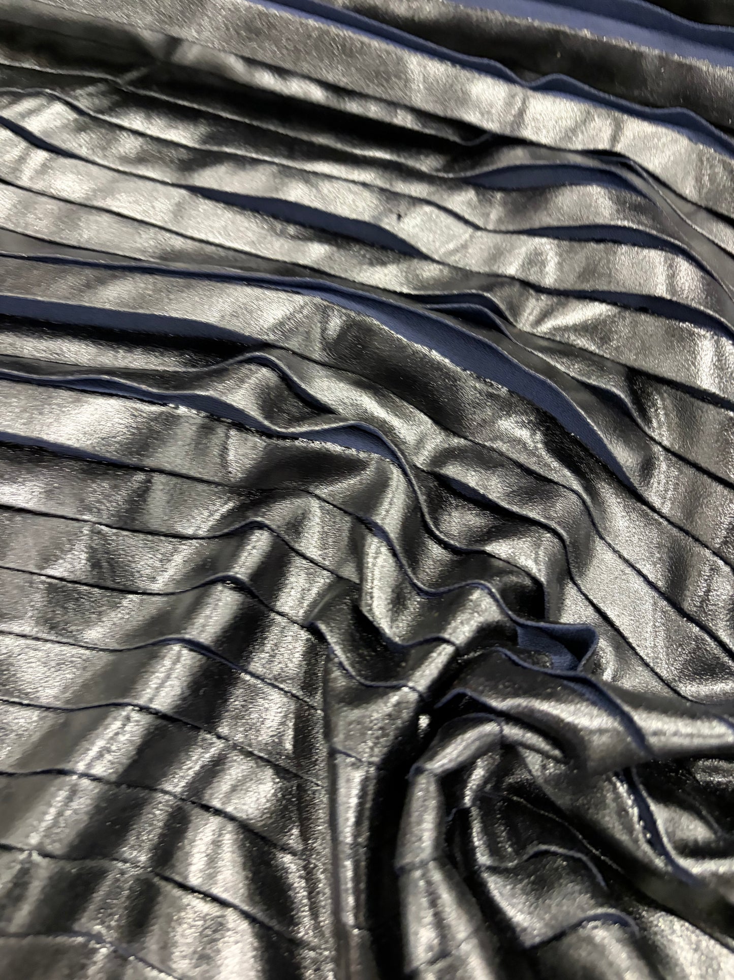 TASHA 029 black/navy pleated fake leather