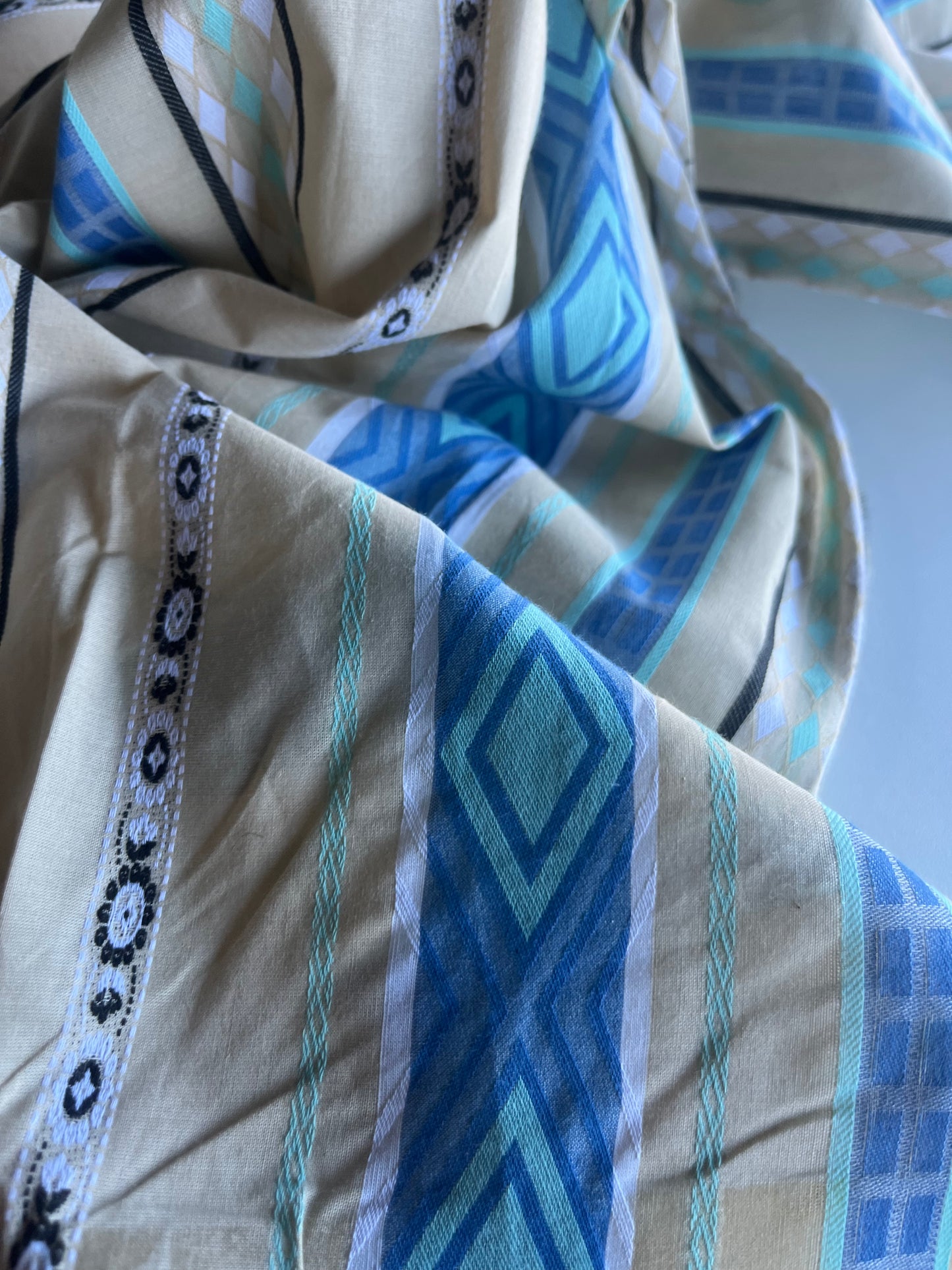 KAREN 022 jacquard with ethnical stripes sand/indigo/aqua