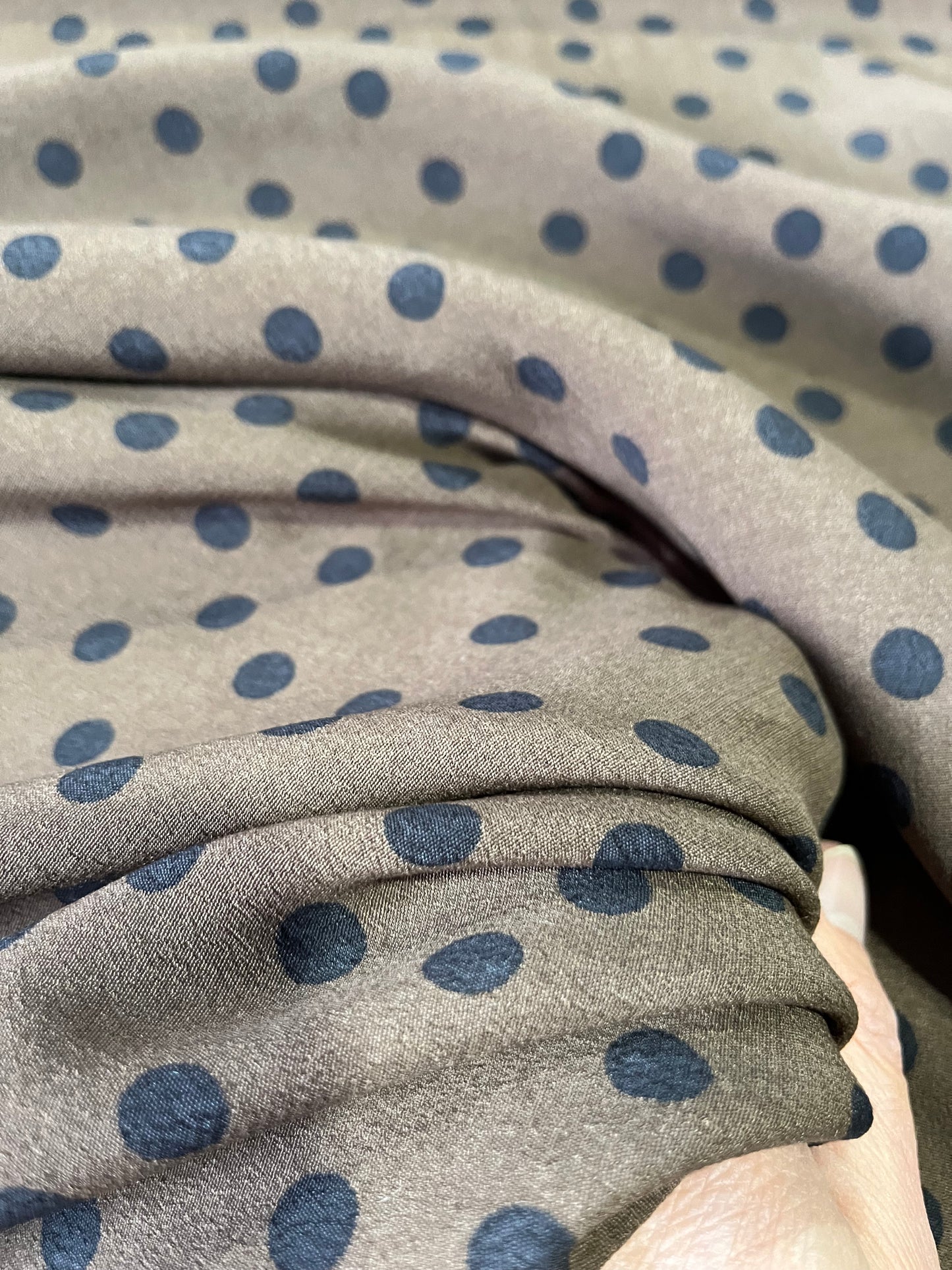 D01 OD 620 crêpe viscose with dots