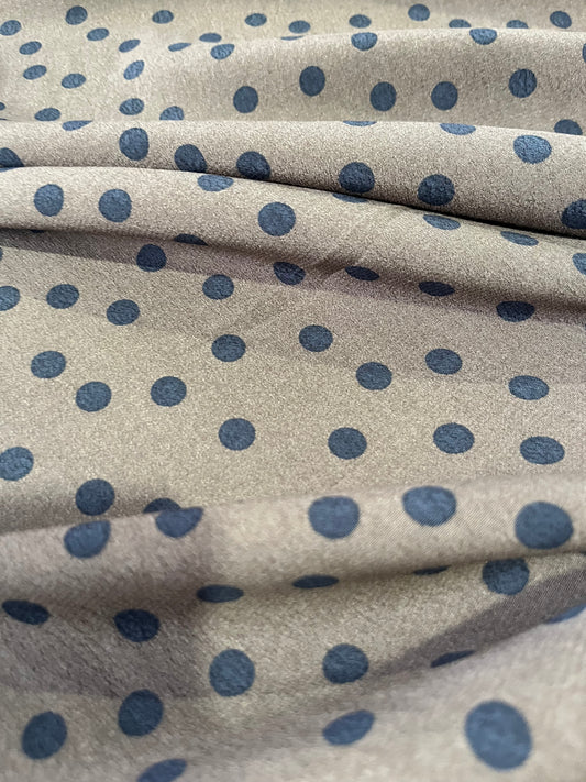 D01 OD 620 crêpe viscose with dots