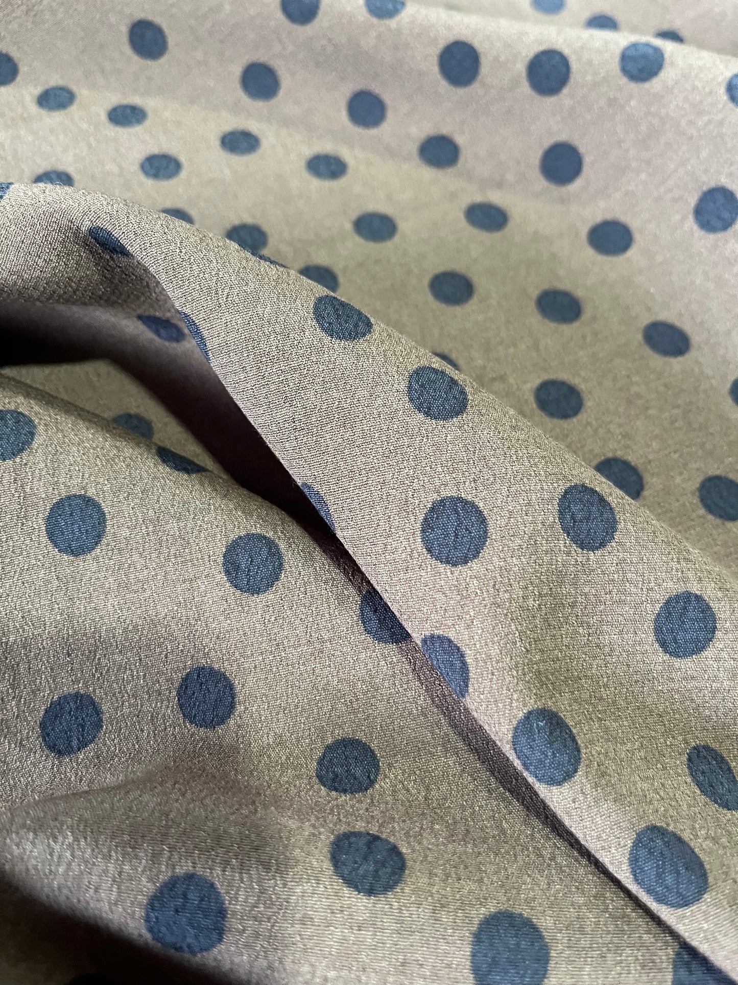 D01 OD 620 crêpe viscose with dots