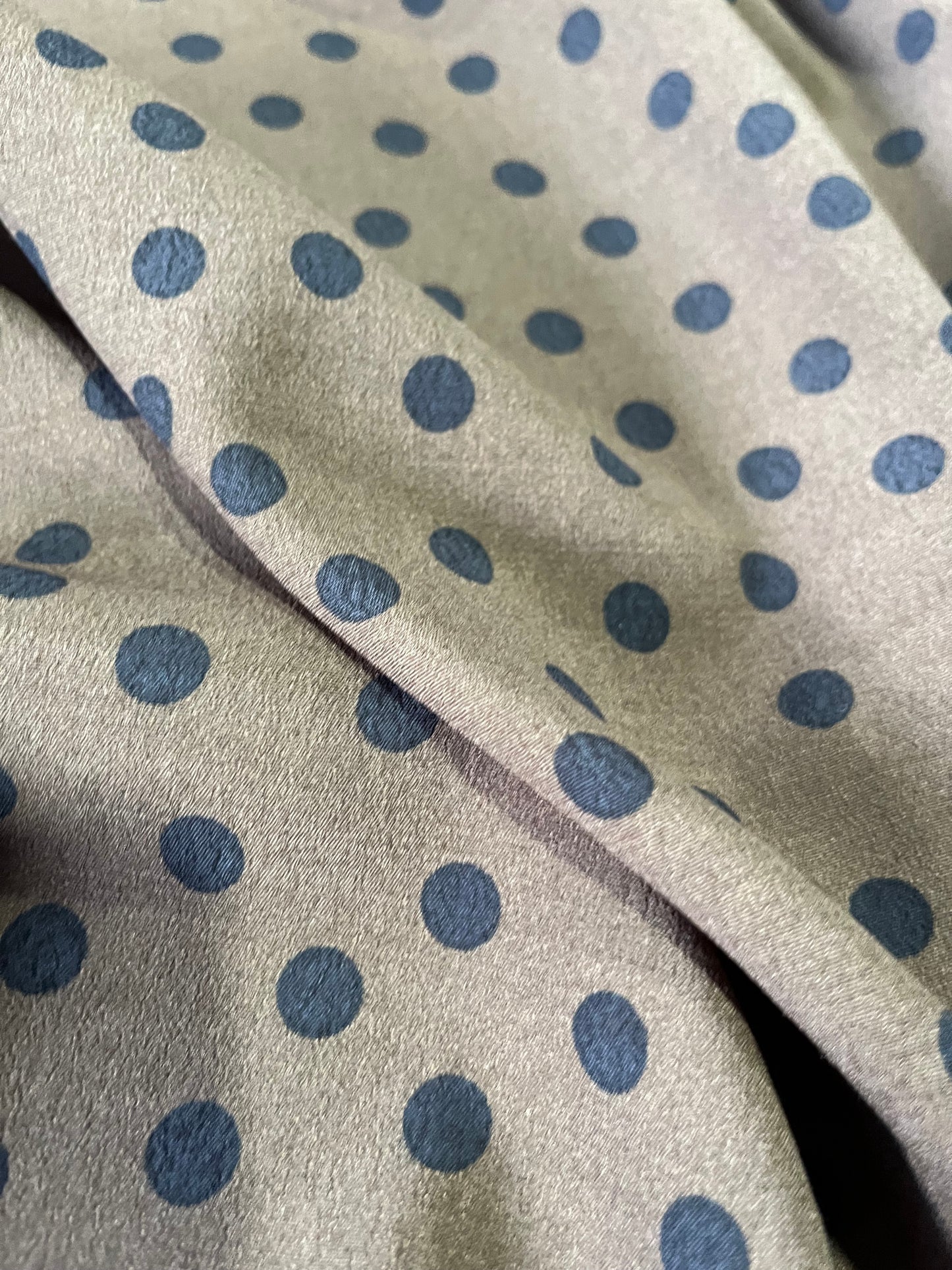 D01 OD 620 crêpe viscose with dots