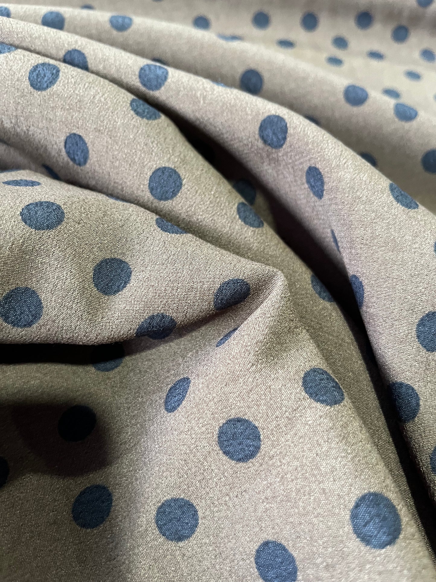 D01 OD 620 crêpe viscose with dots