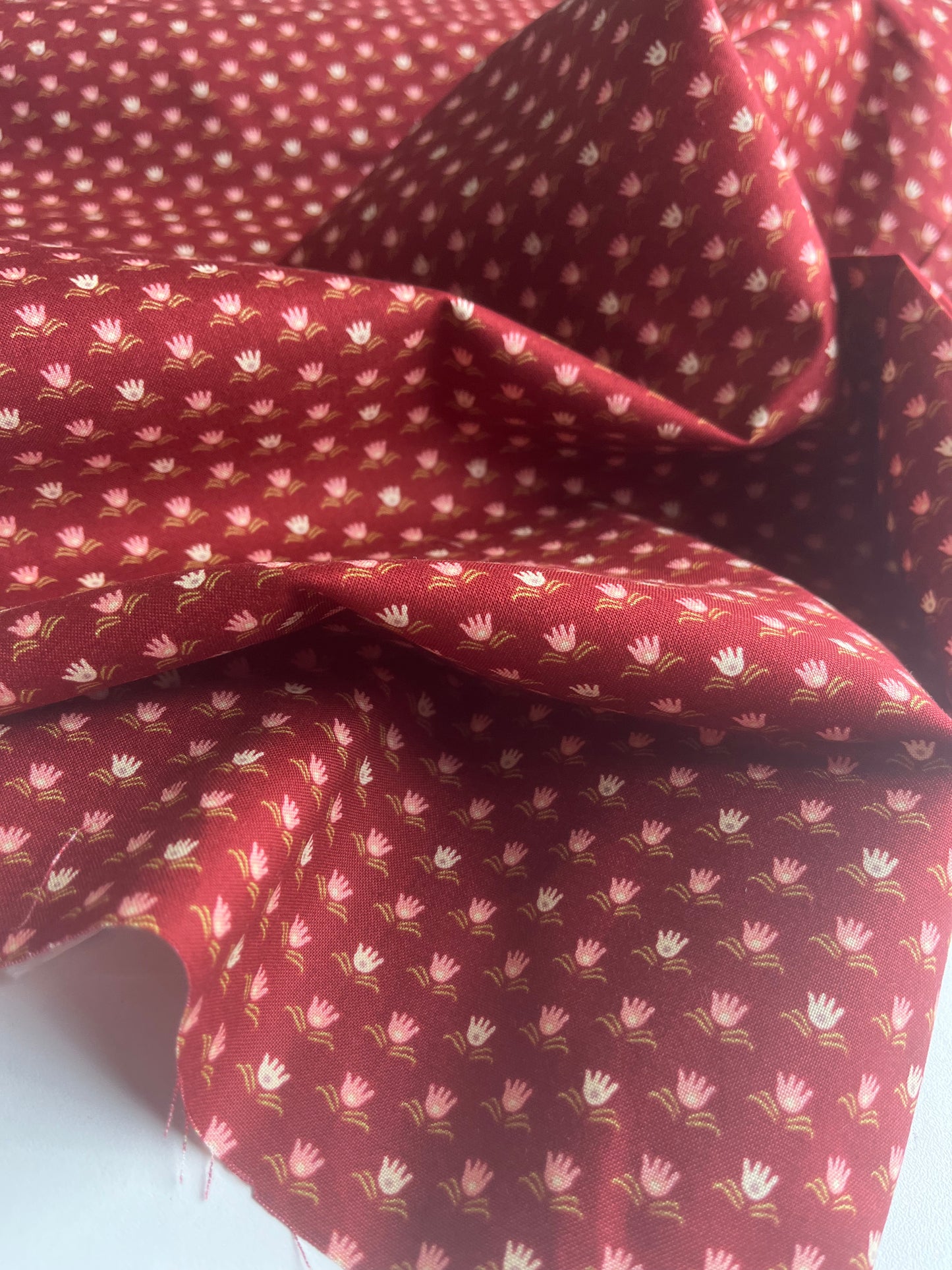 MAHARADJA 014 Indian cotton waterlilies cranberry red