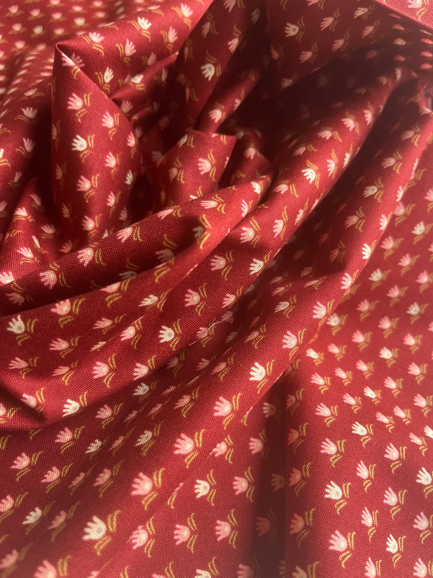 MAHARADJA 014 Indian cotton waterlilies cranberry red