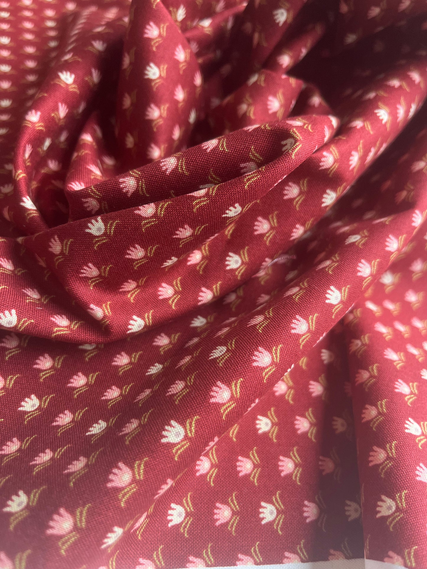 MAHARADJA 014 Indian cotton waterlilies cranberry red
