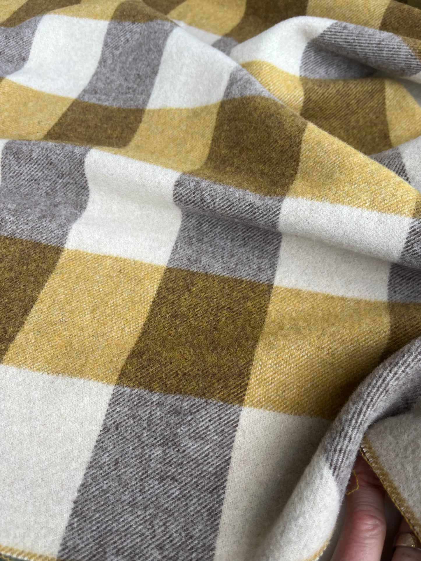 CLAIRE 014 heavy wool check curry/grey/cream