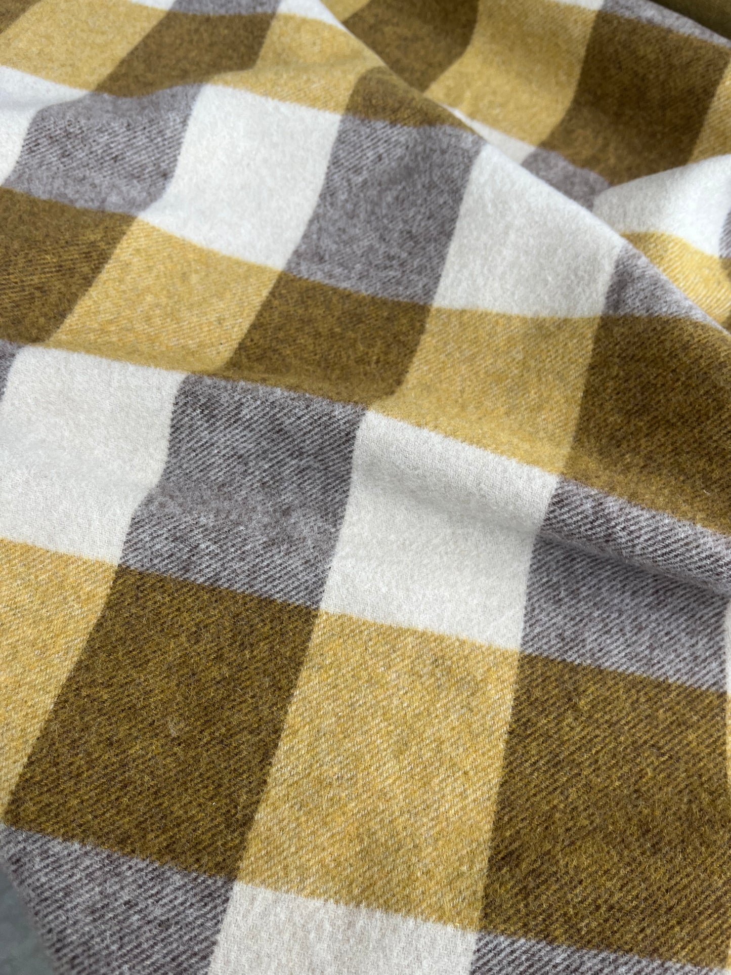 CLAIRE 014 heavy wool check curry/grey/cream