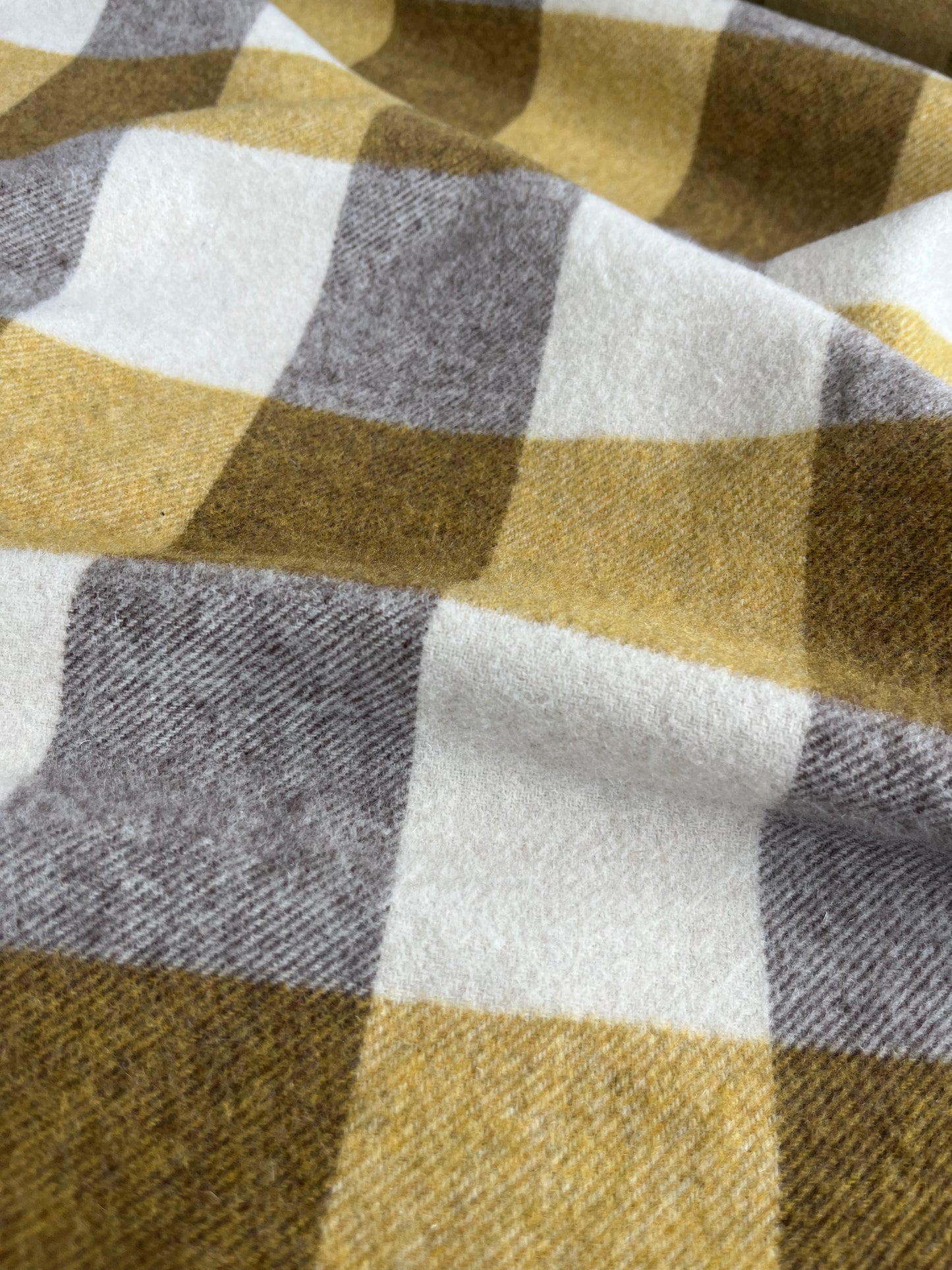 CLAIRE 014 heavy wool check curry/grey/cream