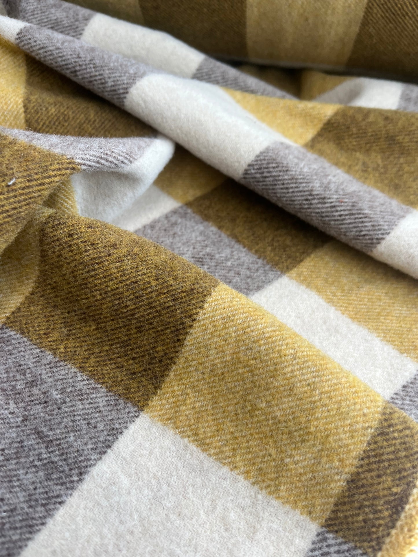 CLAIRE 014 heavy wool check curry/grey/cream