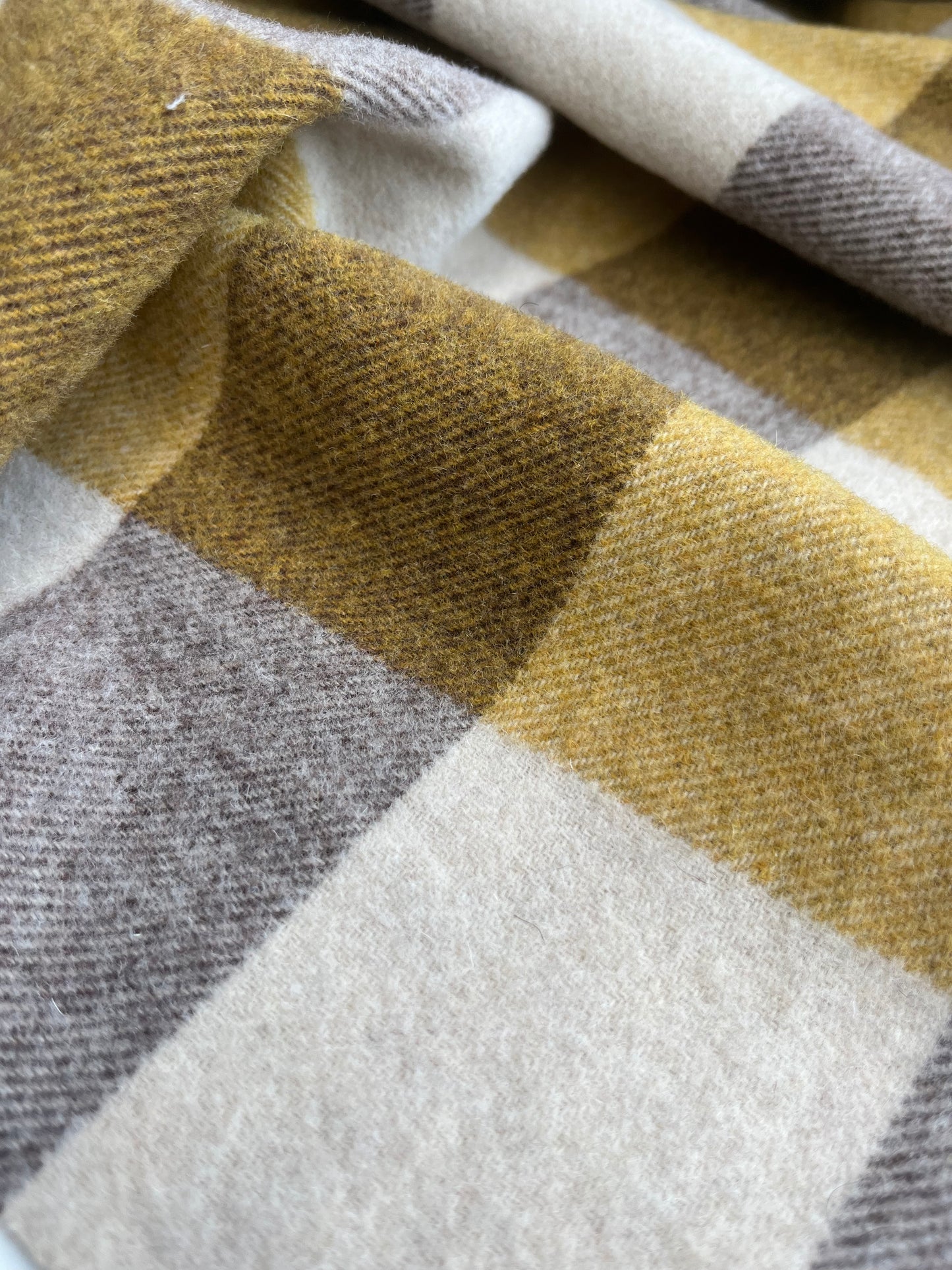 CLAIRE 014 heavy wool check curry/grey/cream