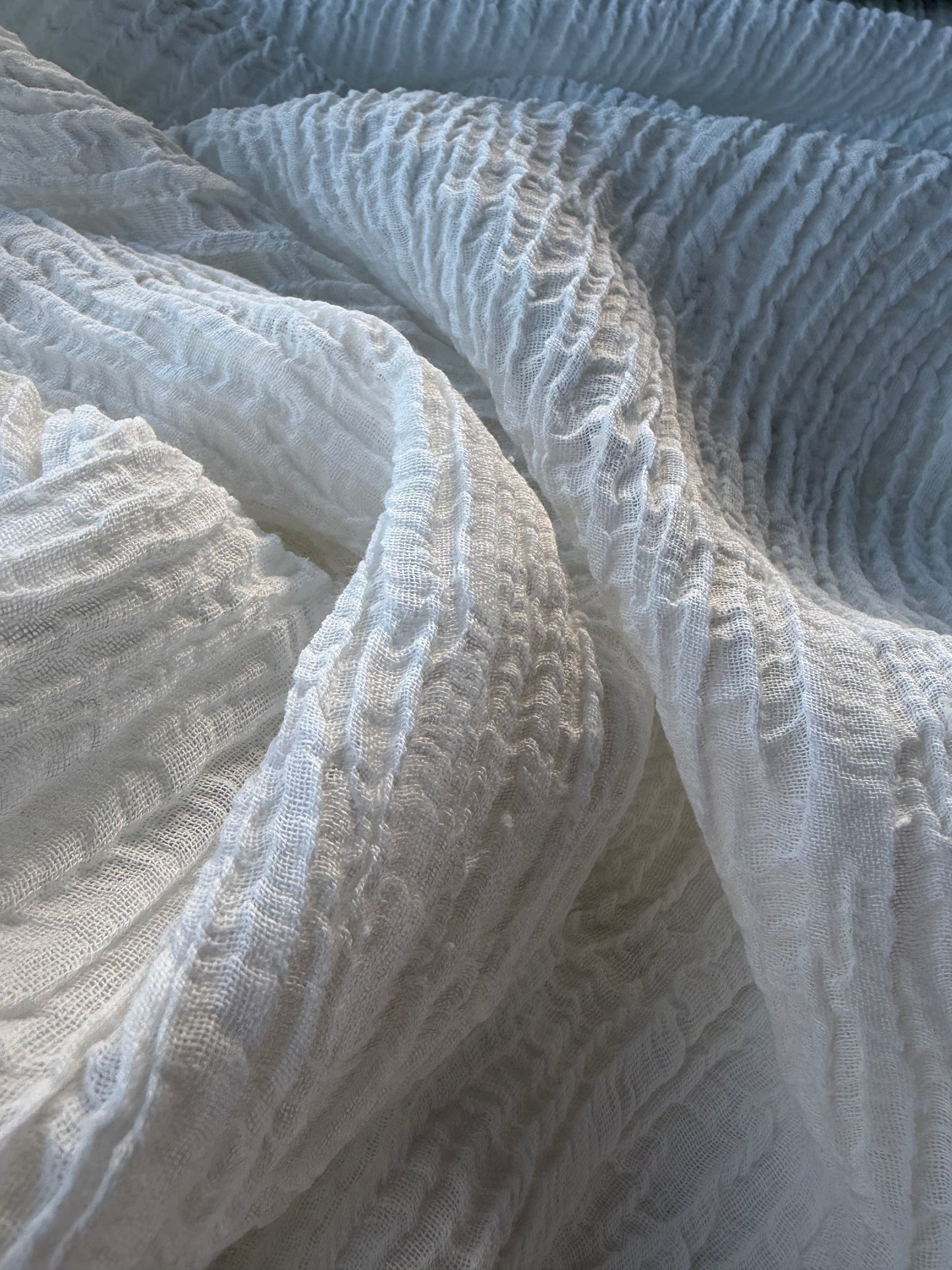 BURNS 030 white cotton gaze seersucker