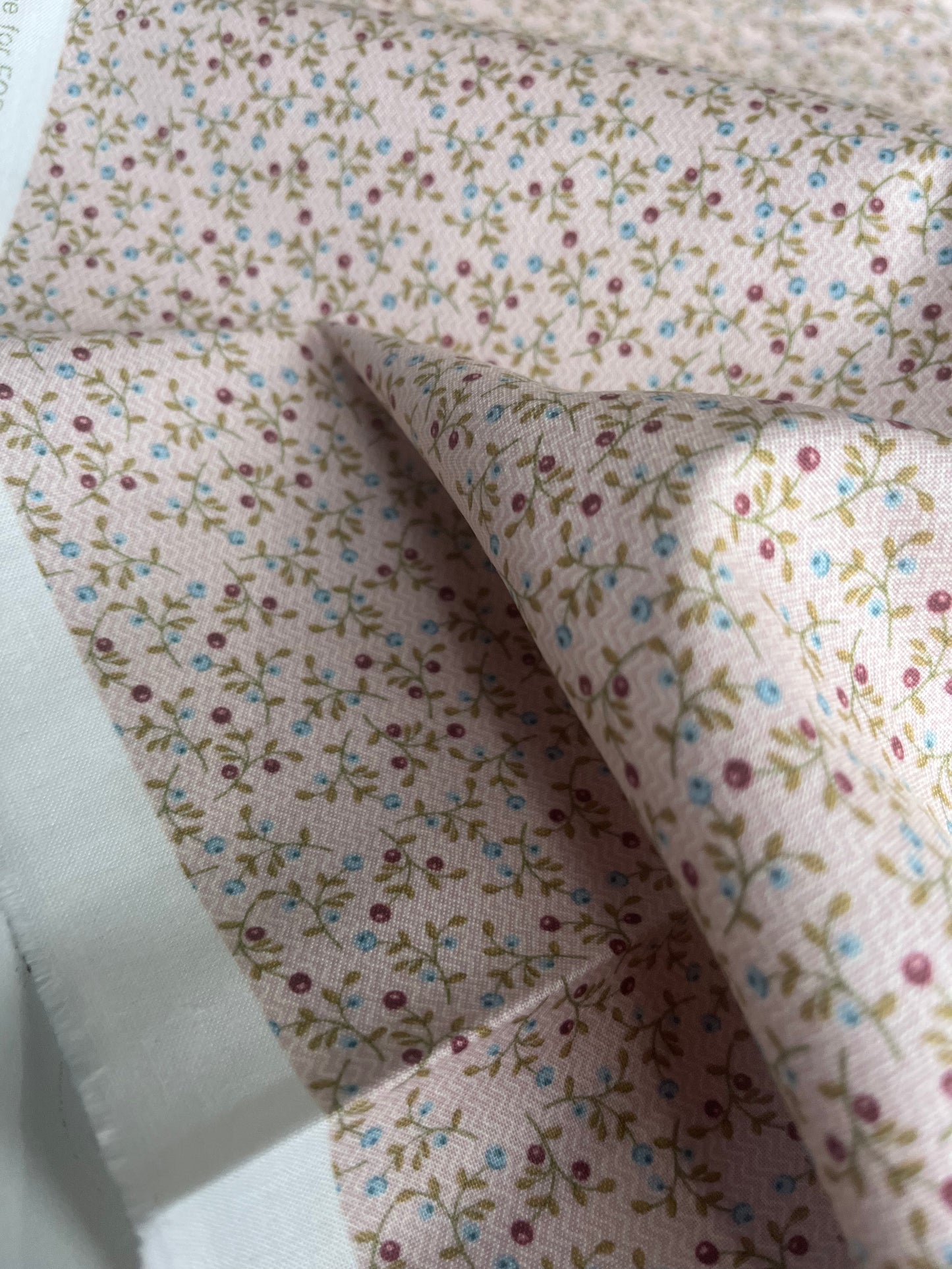 MAHARADJA 031 Indian cotton floral abundance light taupe