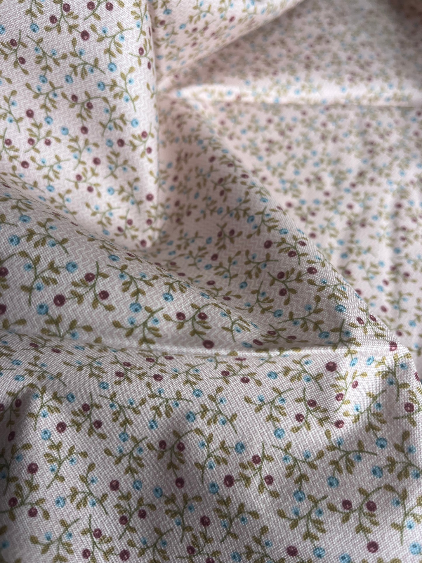 MAHARADJA 031 Indian cotton floral abundance light taupe