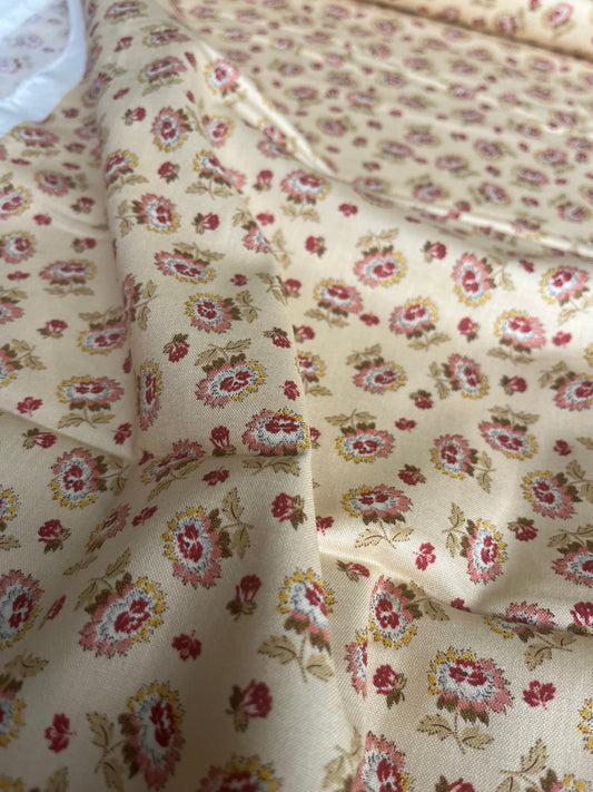 MAHARADJA 033 Indian cotton wild roses ecru