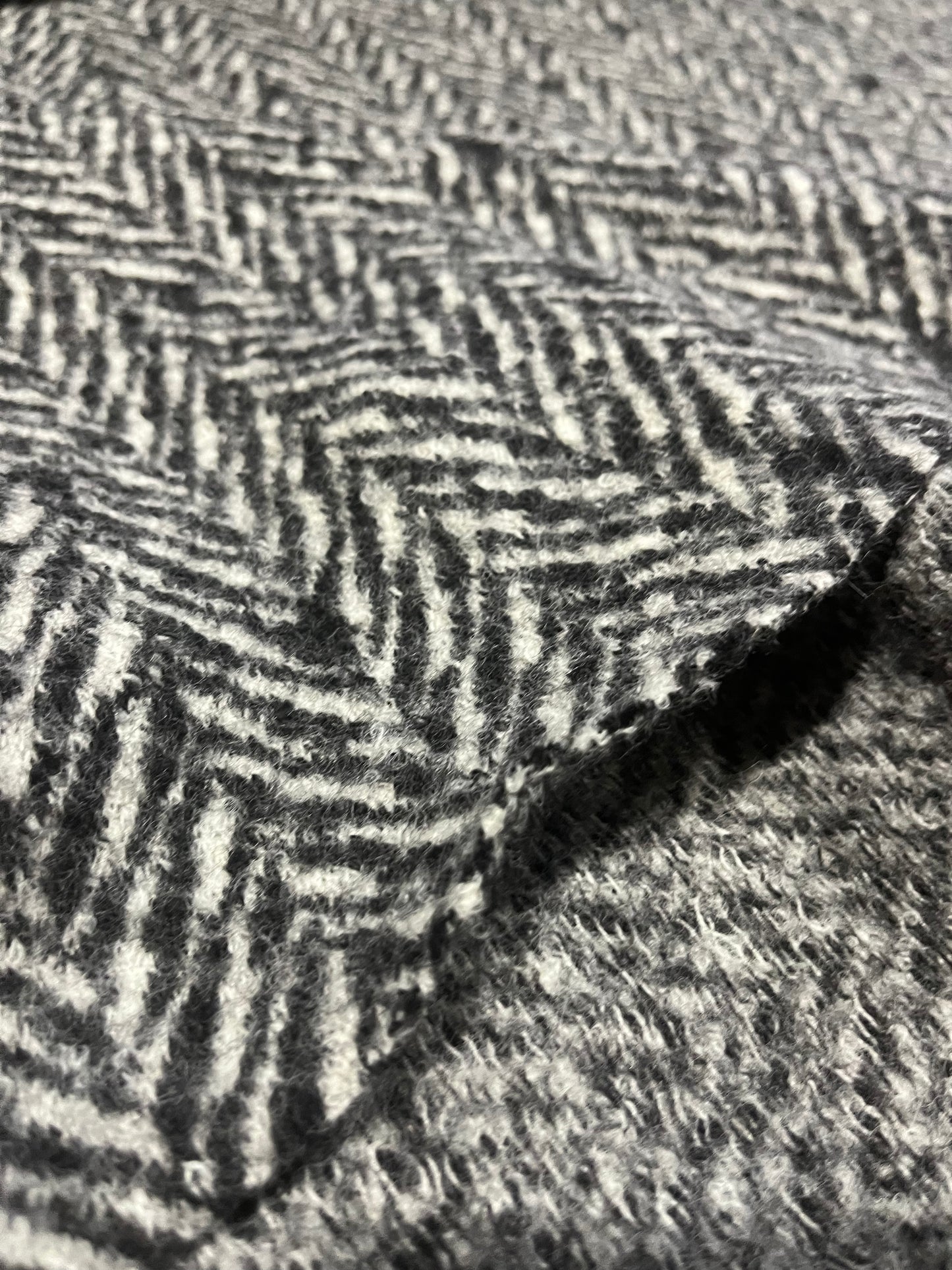 WOOLY 1090 heavy tweed herringbone