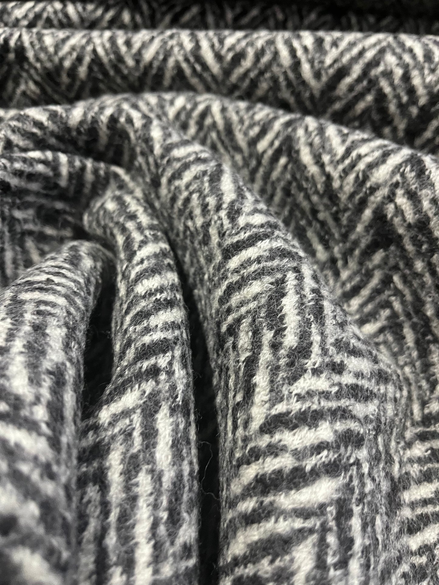 WOOLY 1090 heavy tweed herringbone