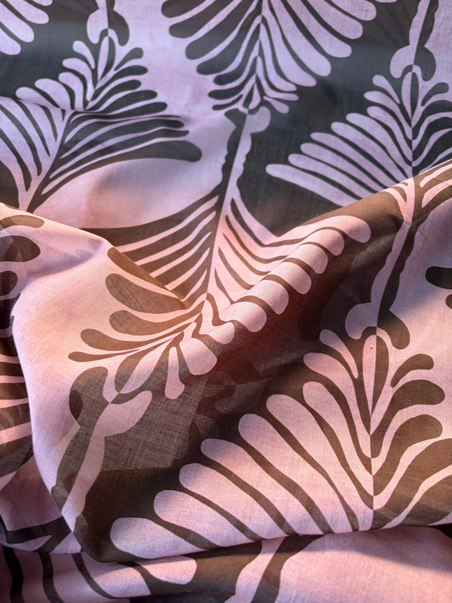 MARLON 027 cotton voile "brown/dusty pink giant leaves" design