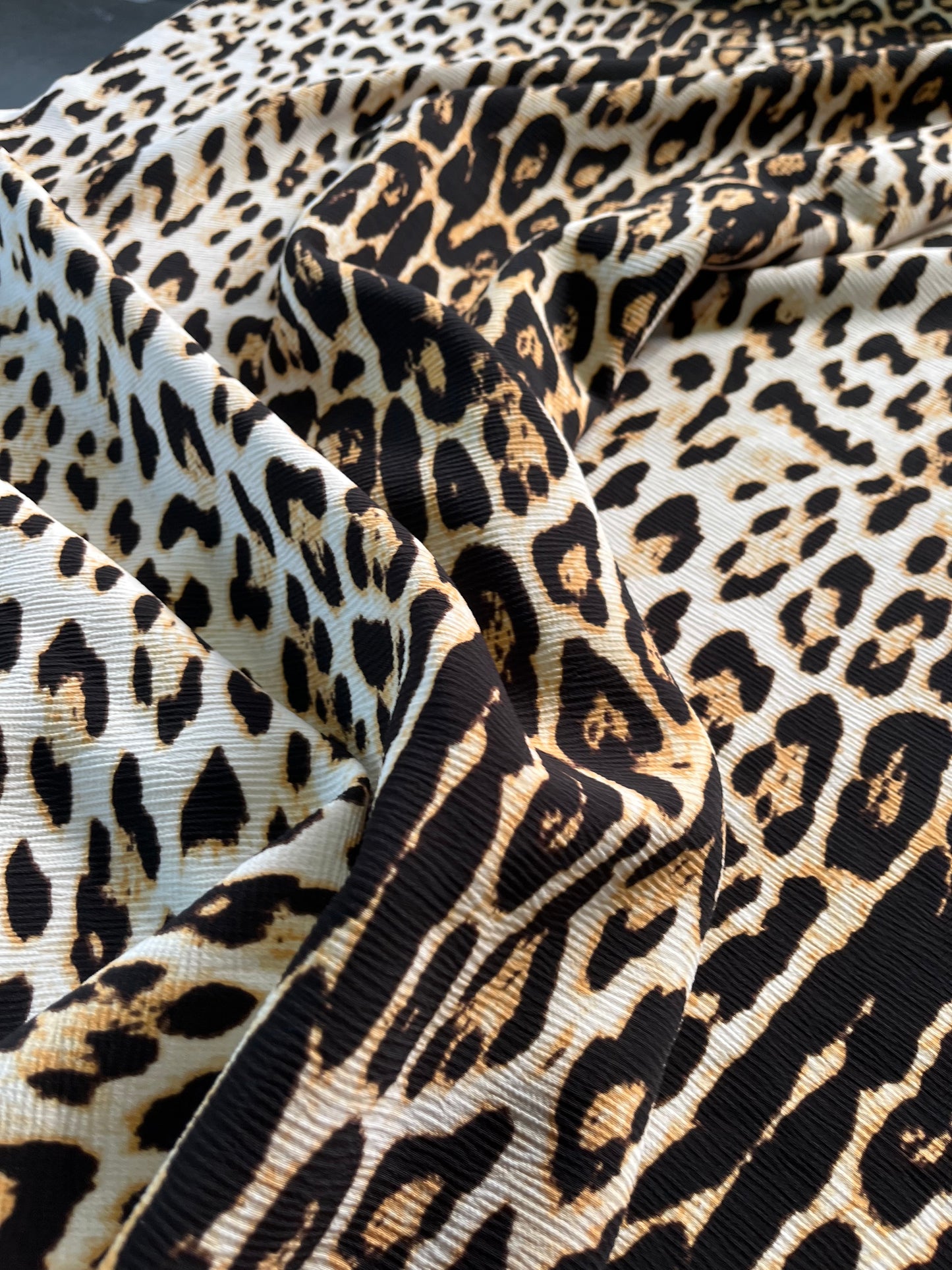 A01 Pisa 037 crinckled stretch with leopard print