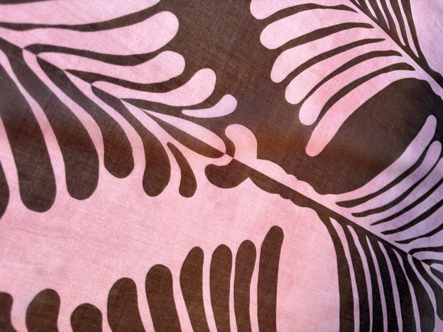 MARLON 027 cotton voile "brown/dusty pink giant leaves" design