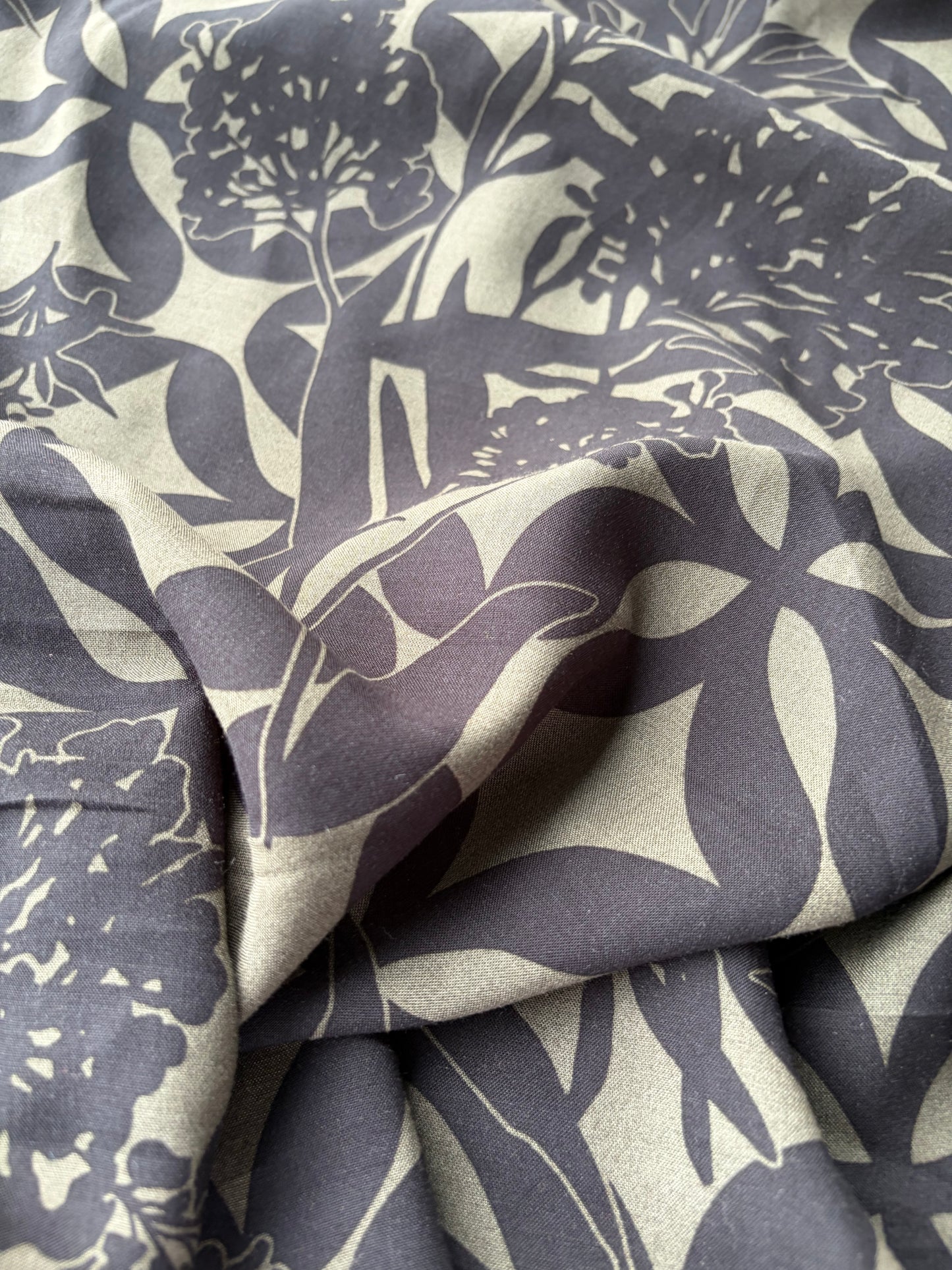 BURNS 045 khaky/black floral viscose