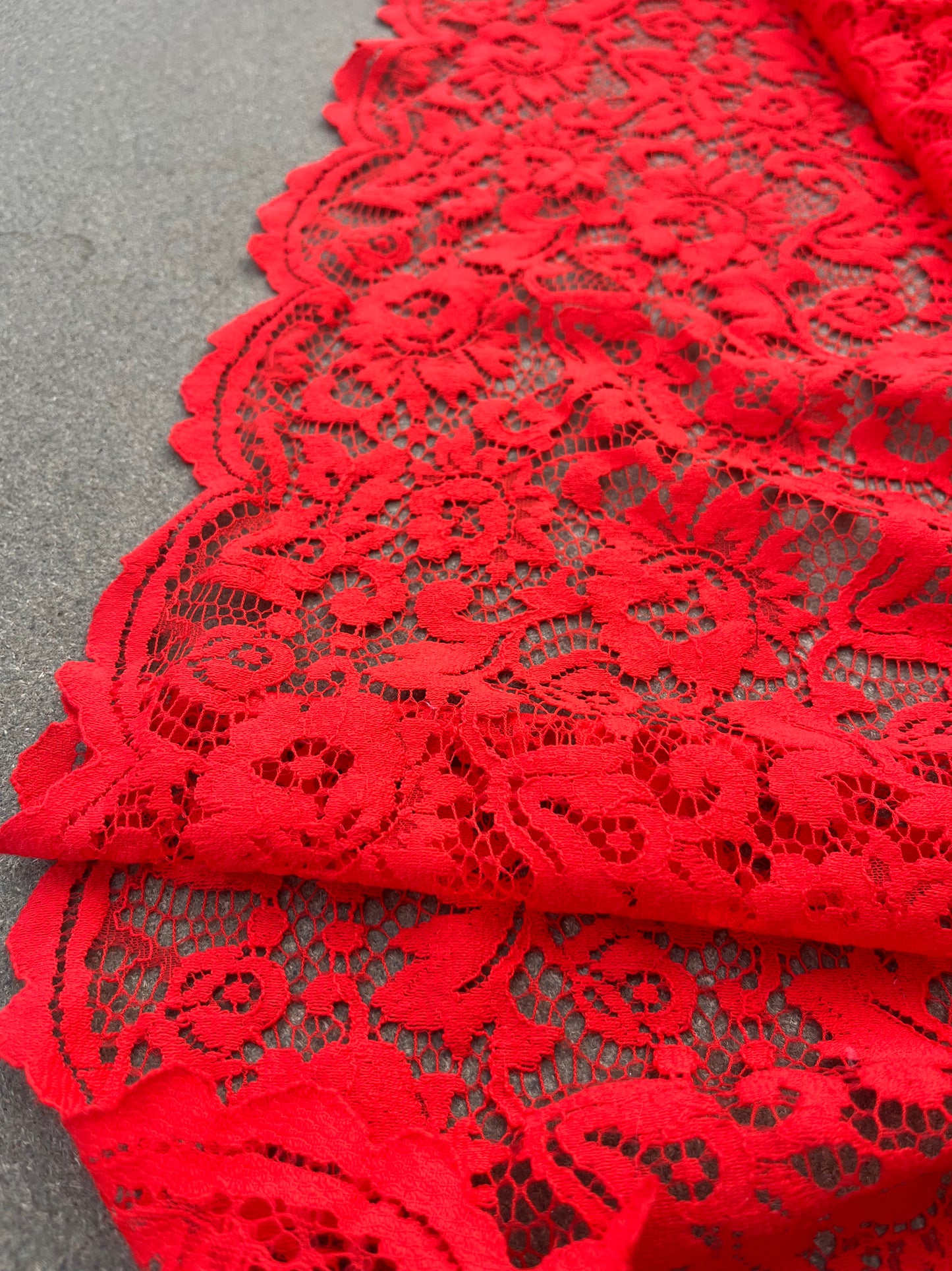 ROSARIO 012 cotton lace bright red