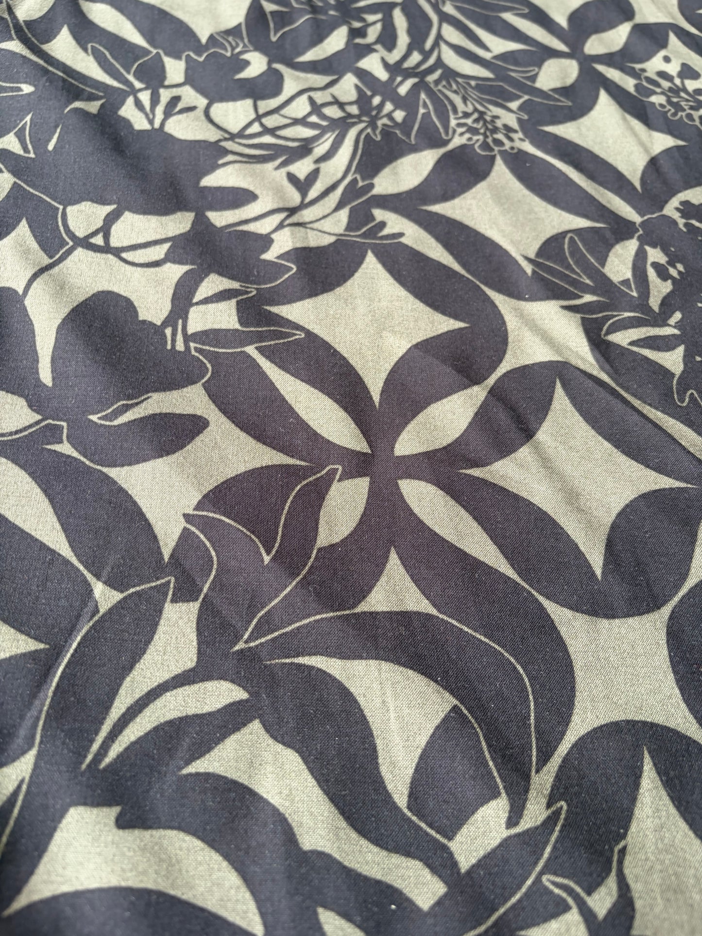BURNS 045 khaky/black floral viscose