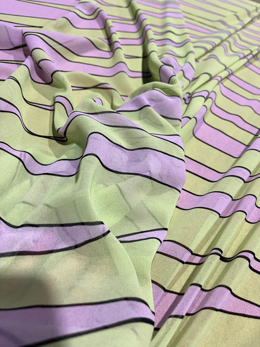 A01 S24/006 crêpe de chine with irregular big lilac/green print