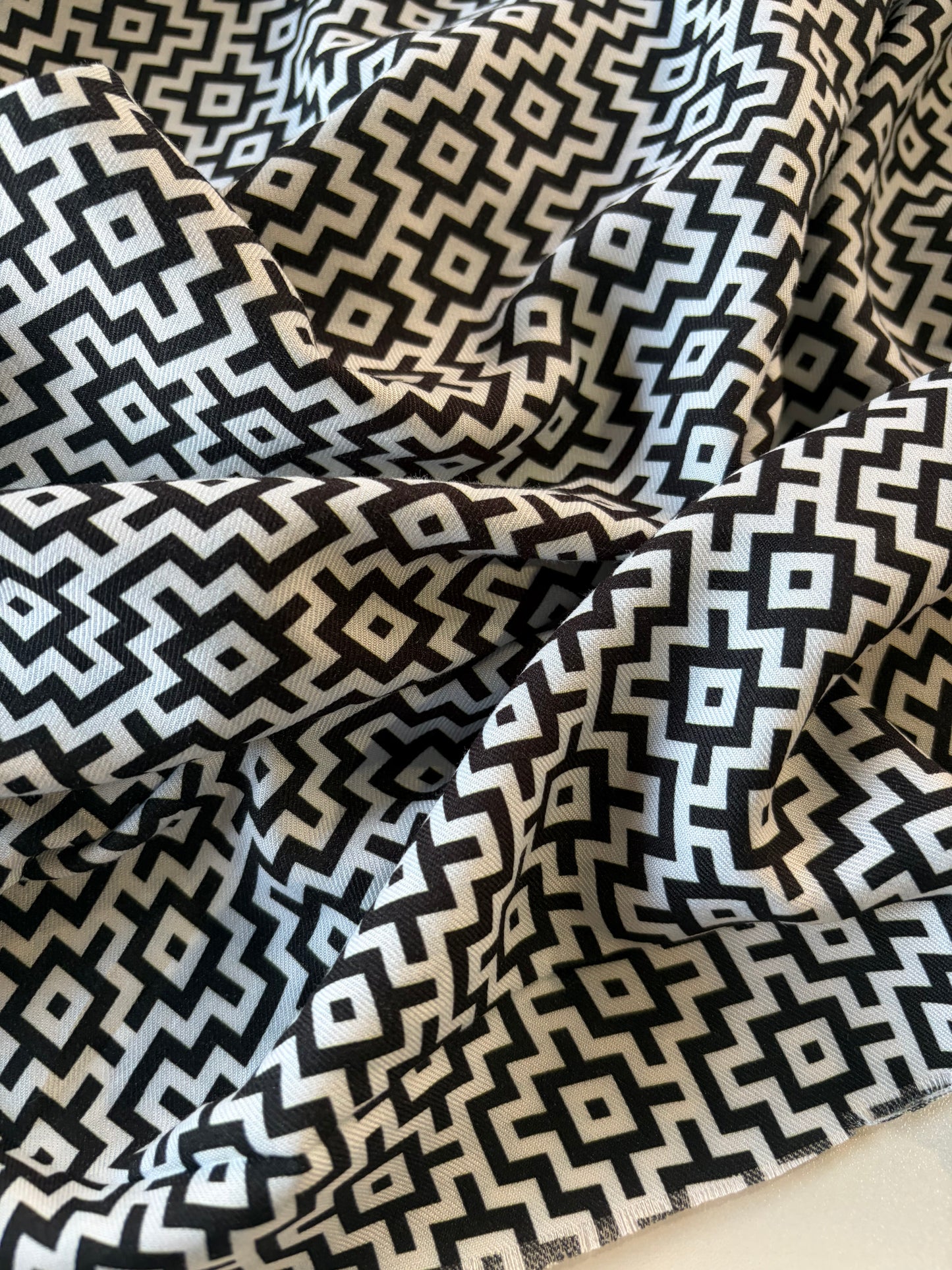 PIERROT 002 warm twill viscose black/white geometrical design
