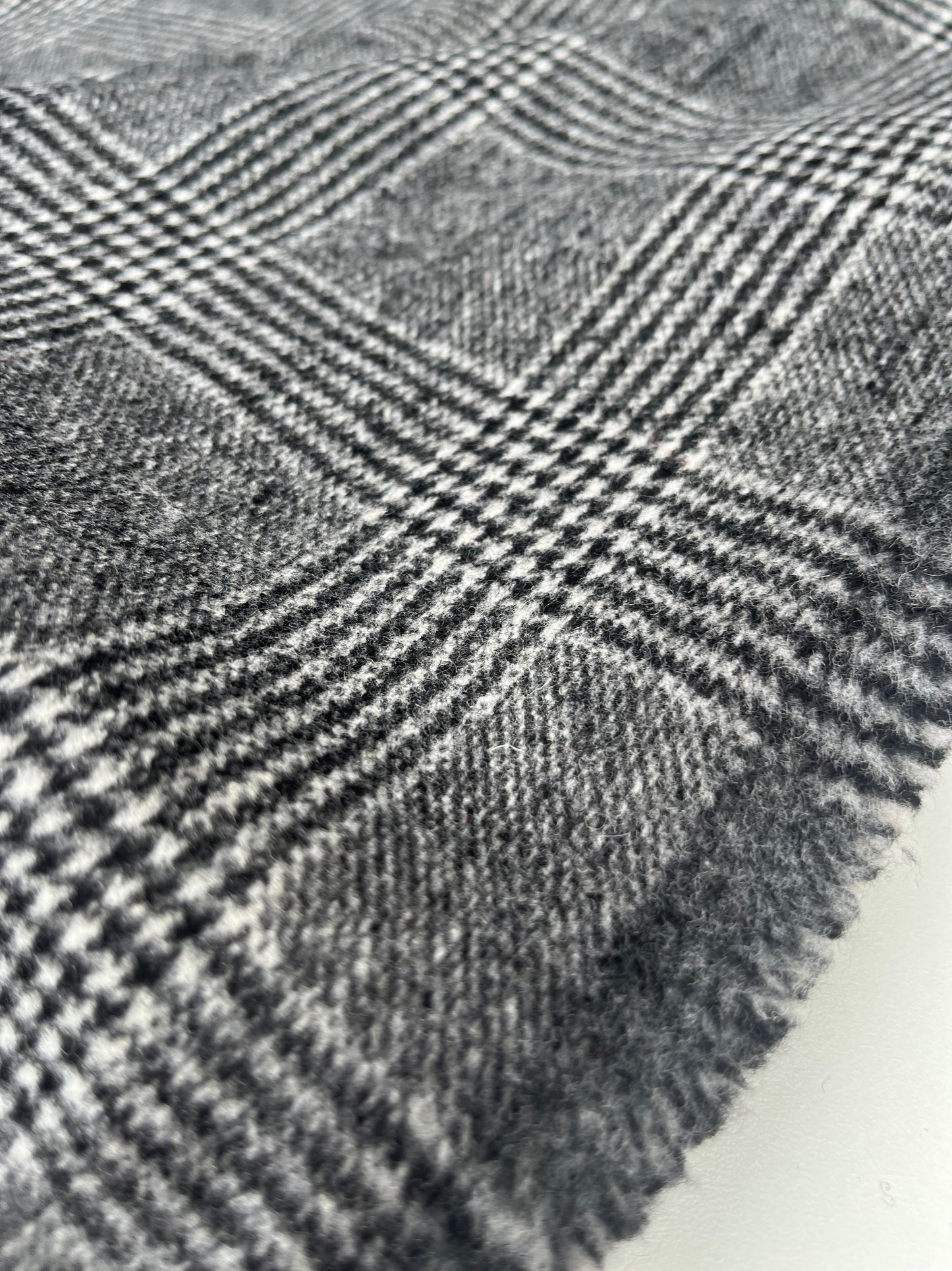 BASILE 001 heavy wool check prince de Galles