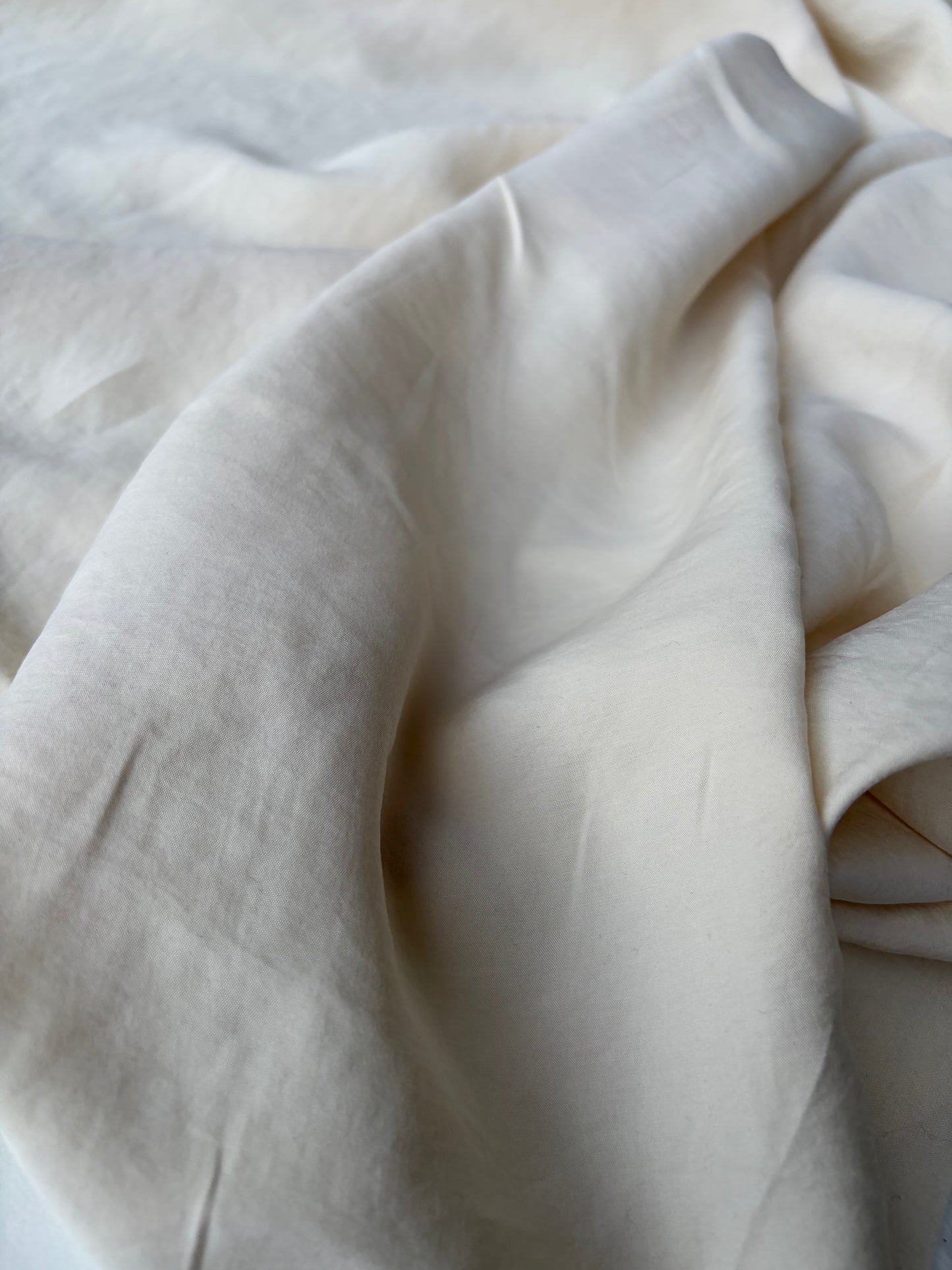 BURNS 050 cream coloured washed cupro