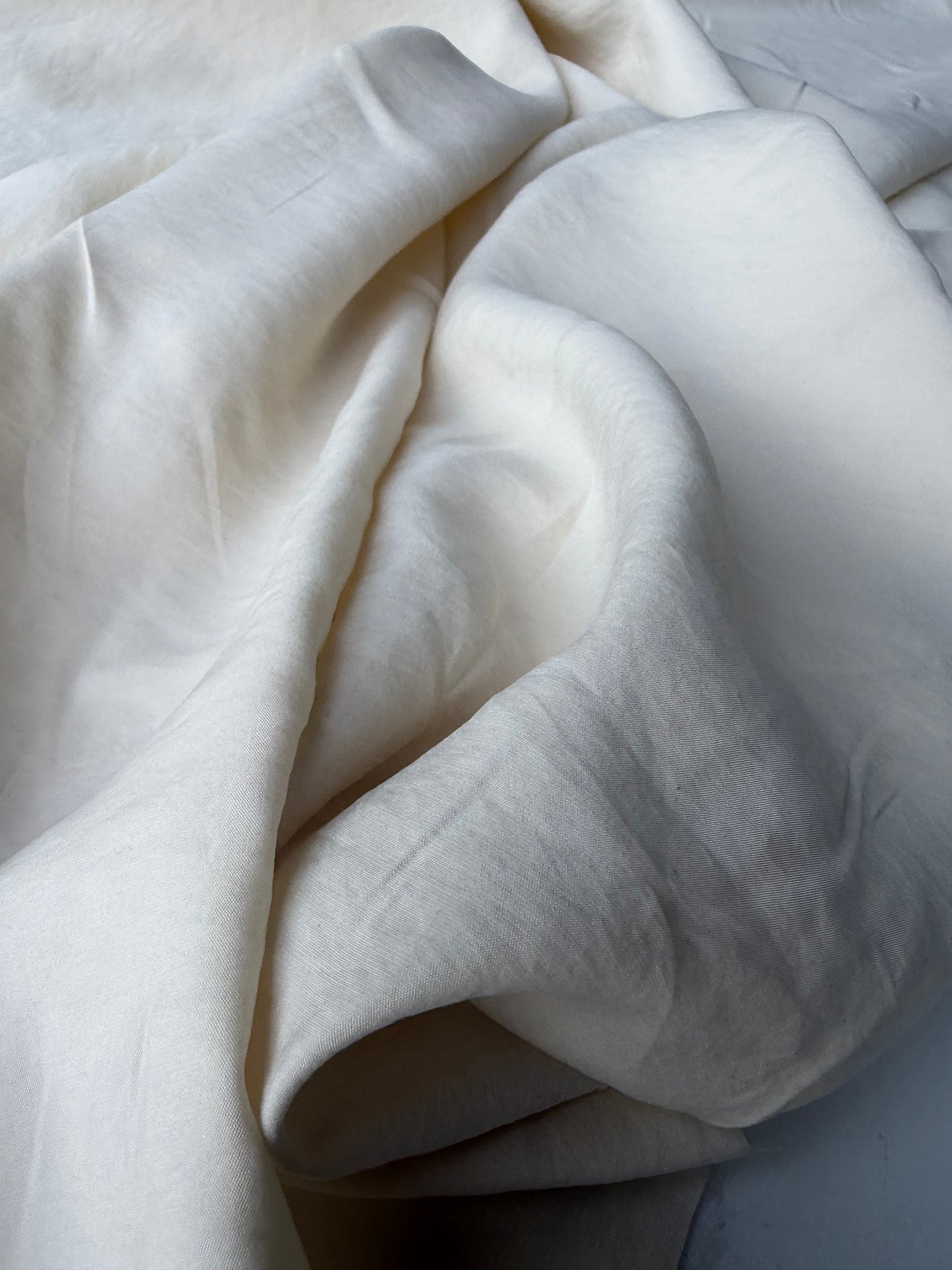 BURNS 050 cream coloured washed cupro