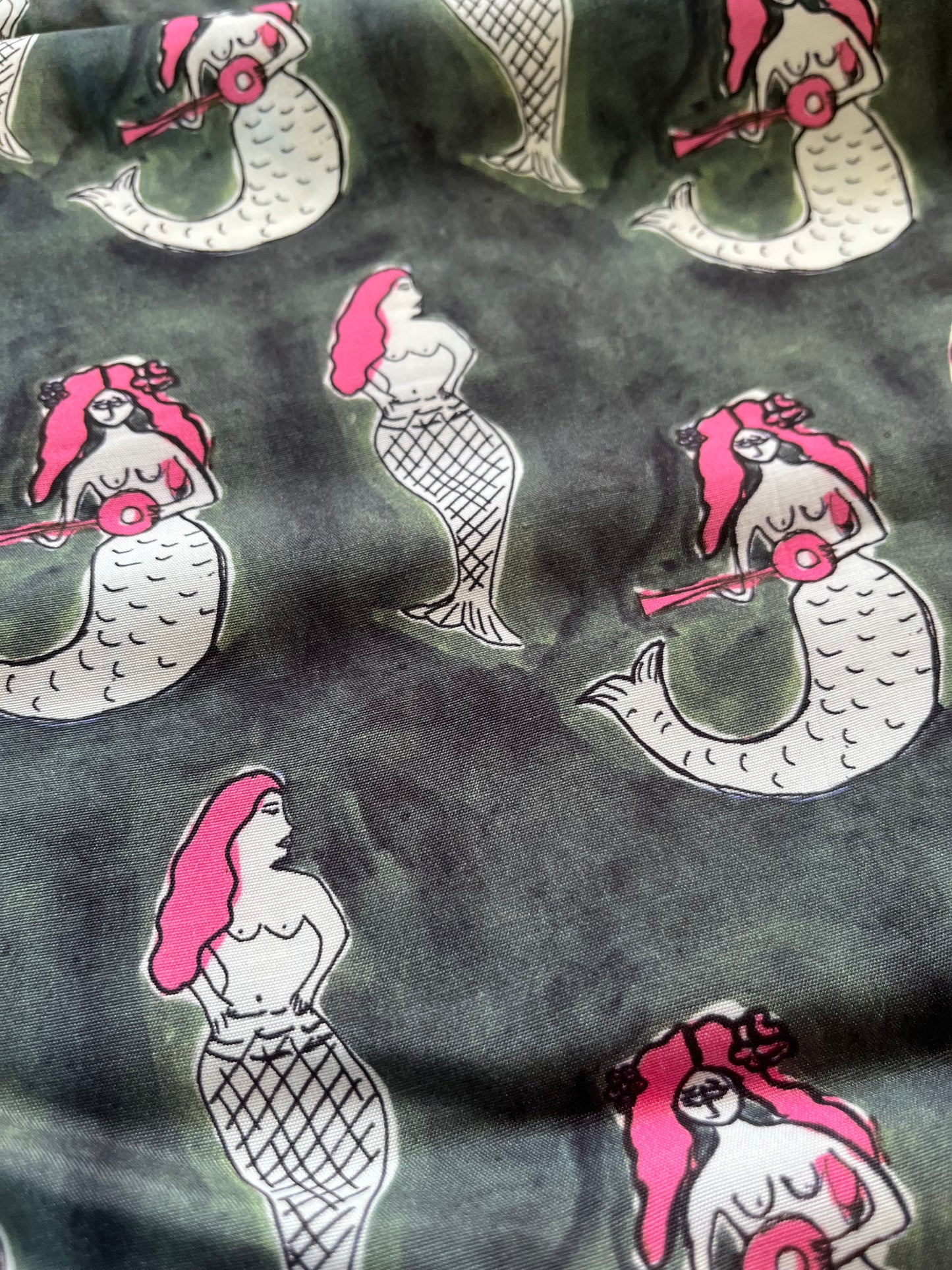 D02 Pisa 043 viscose satin mermaid print