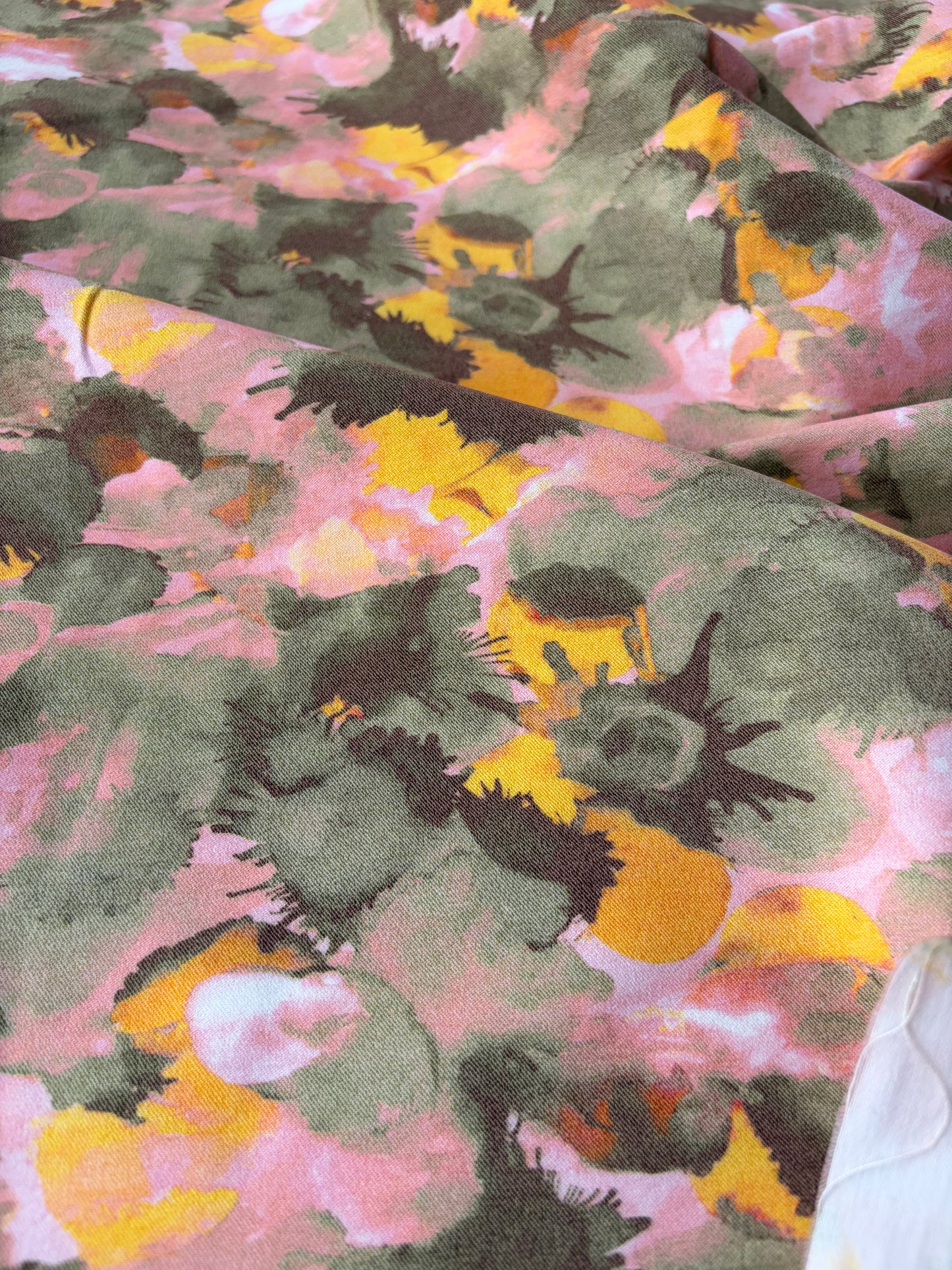 BURNS 055 heavy viscose stretch watery flowers