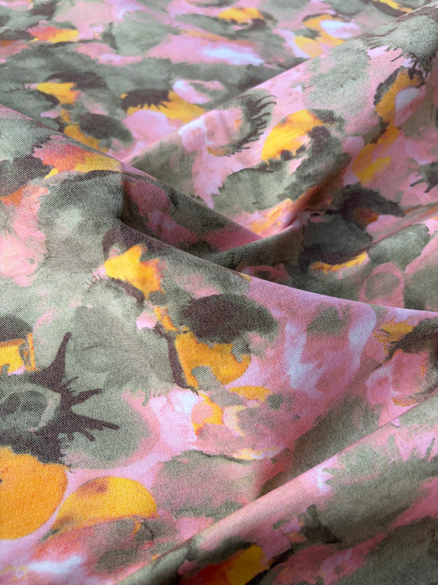 BURNS 055 heavy viscose stretch watery flowers