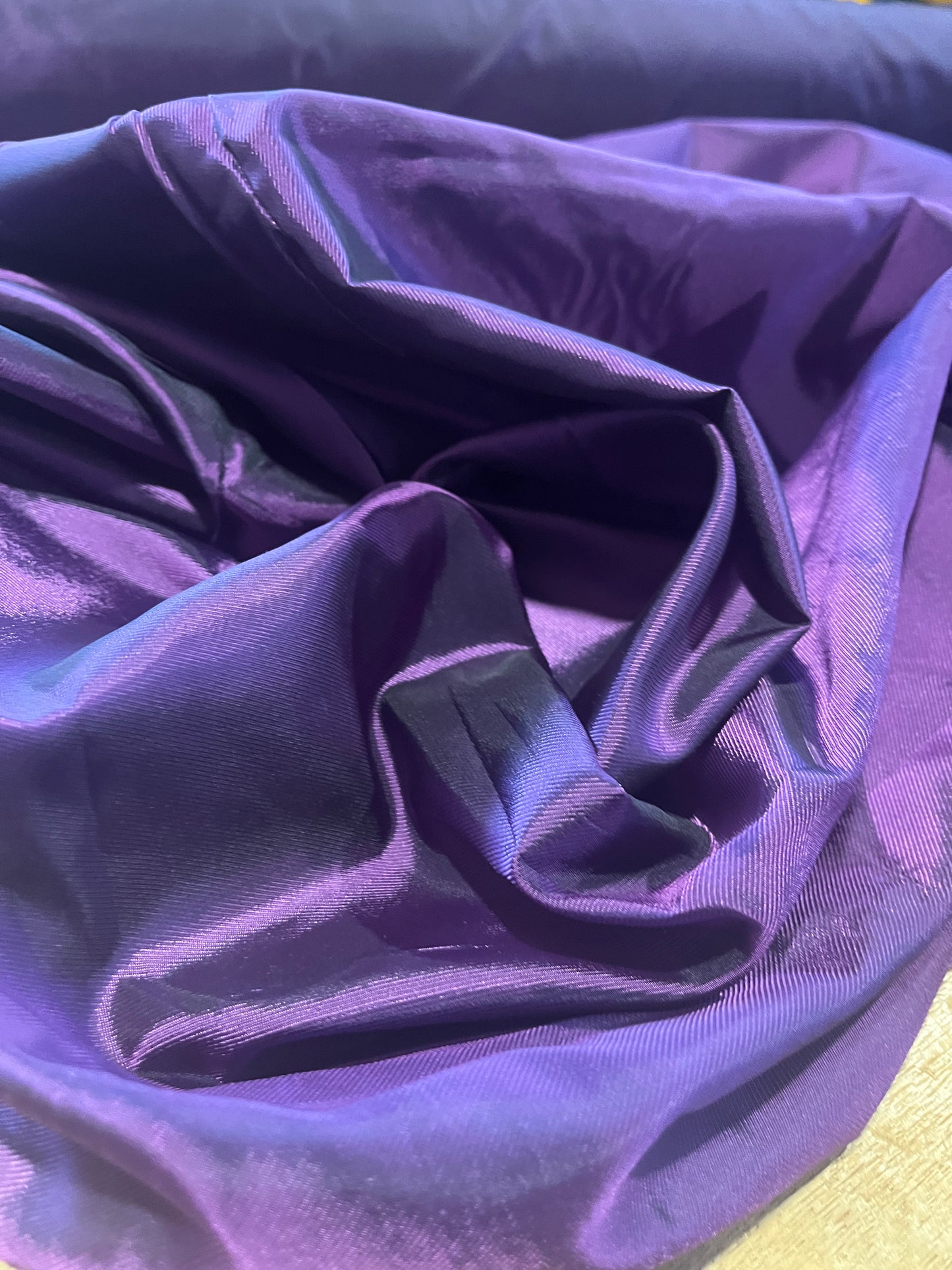 E02 CAN 1005  viscose twill satin purple