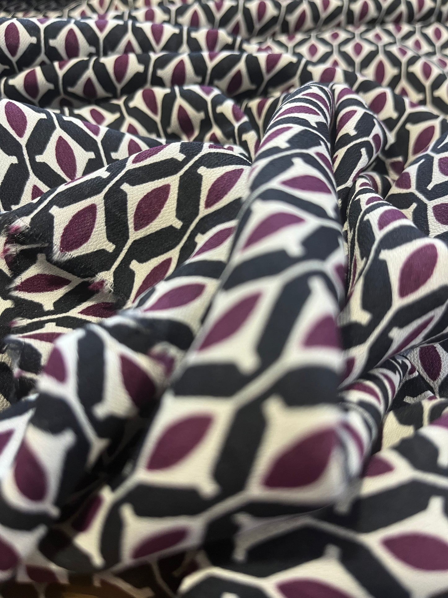 C02 CAN 1010 viscose crêpe black/purple design