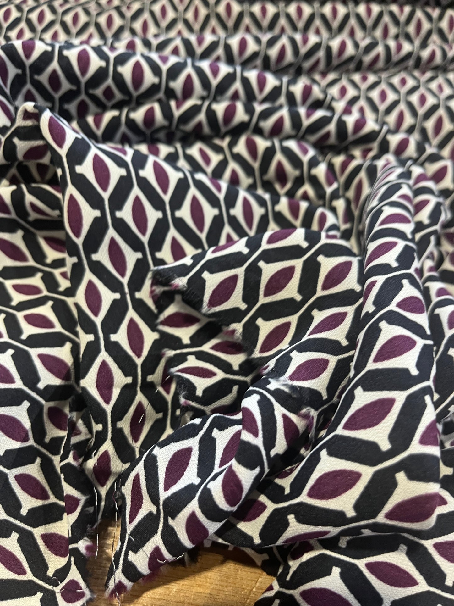 C02 CAN 1010 viscose crêpe black/purple design