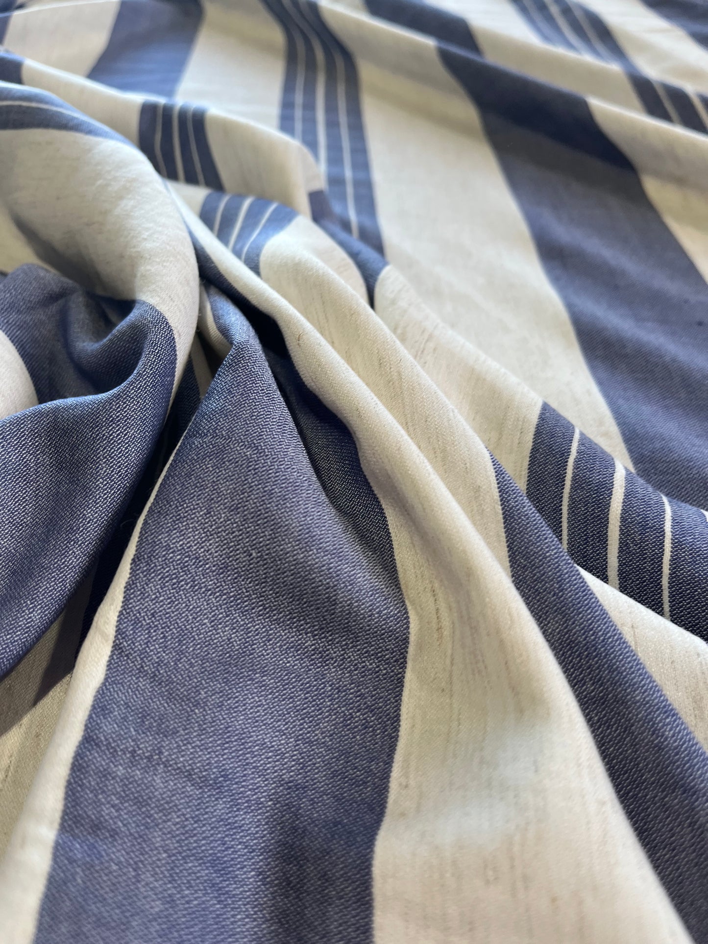 Pisa 048 woven stripes indigo/white with linen