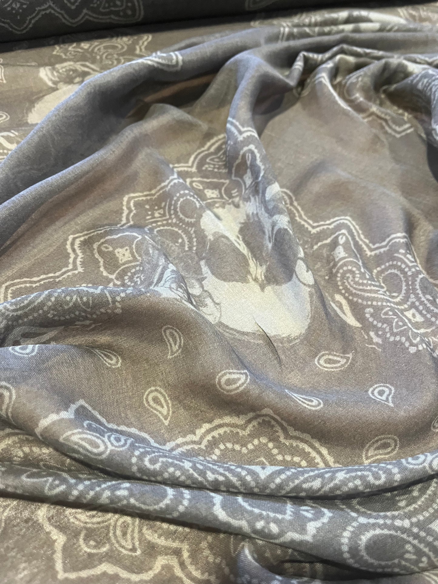 A01 CAN 1040 voile cotton silk with foulard print