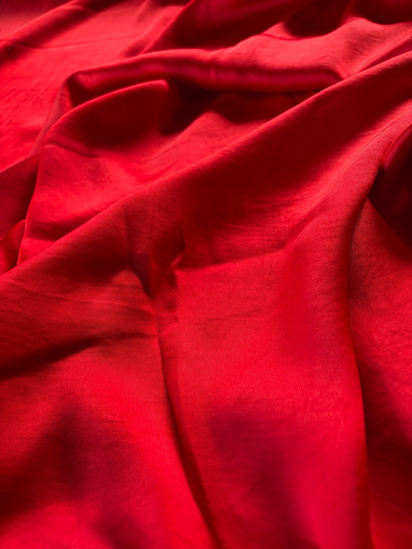 PIERROT 023 satin stretch lipstick red