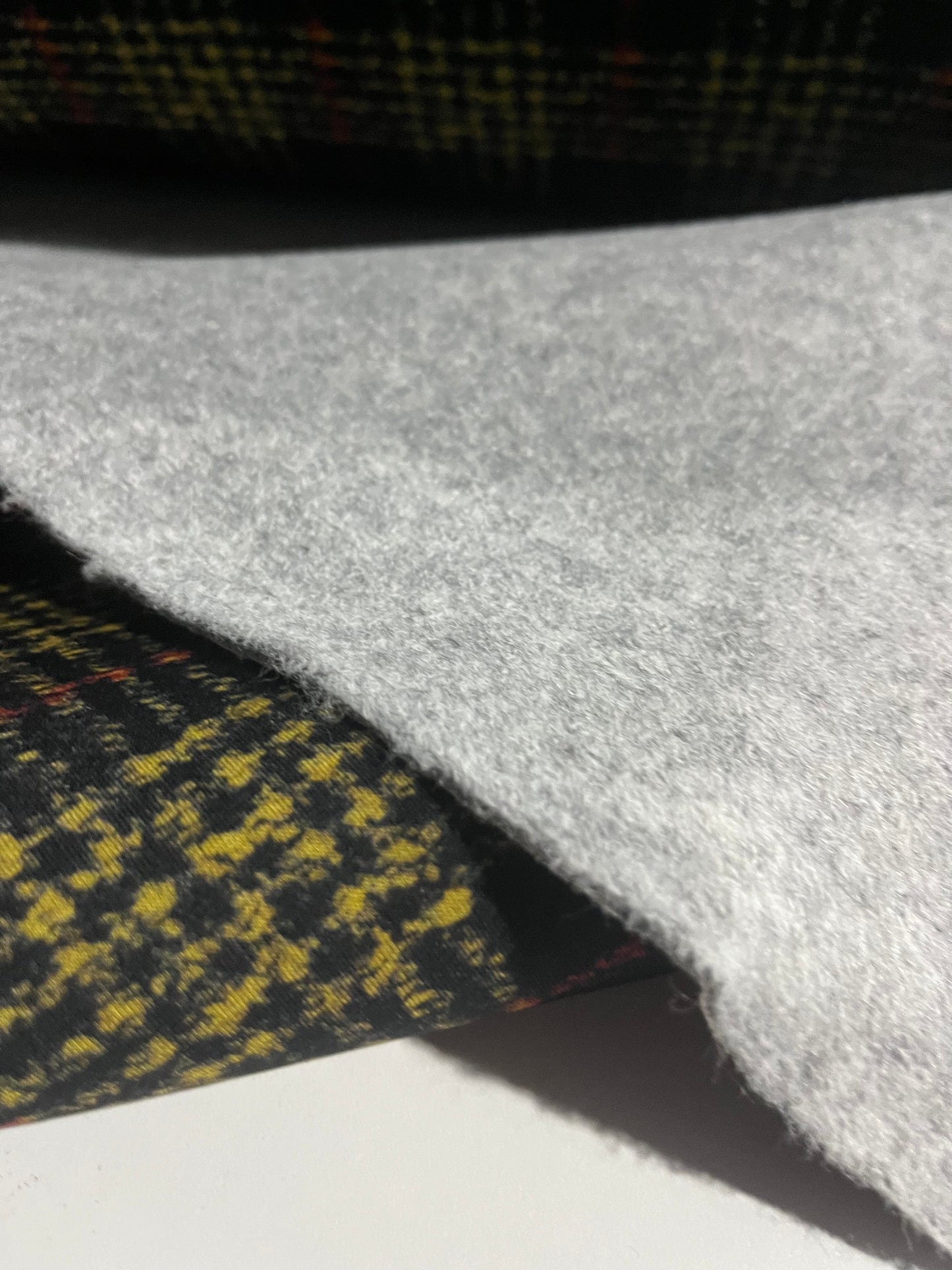 Flip side 110 wool contrecollé light grey with check inside