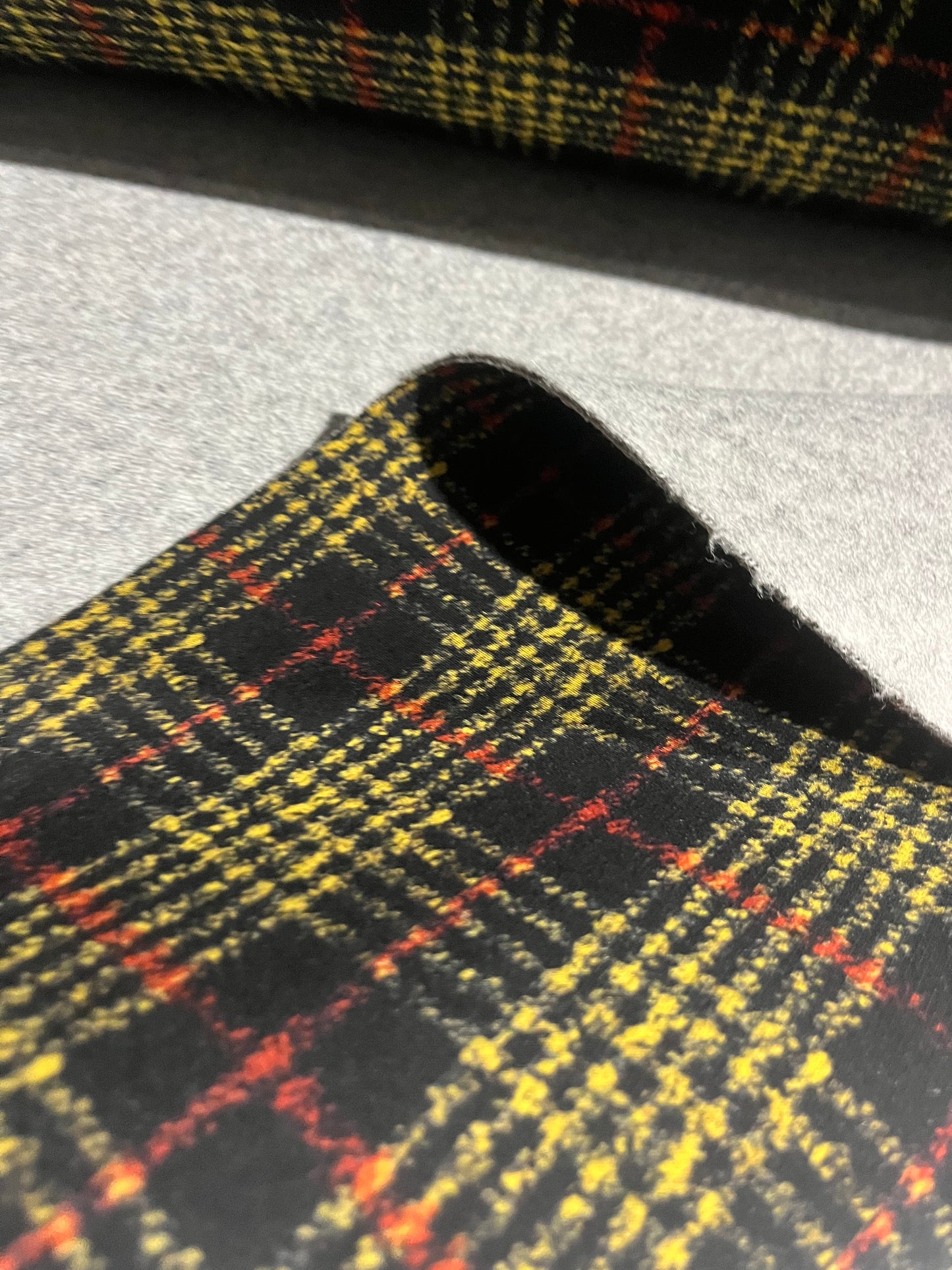 Flip side 110 wool contrecollé light grey with check inside