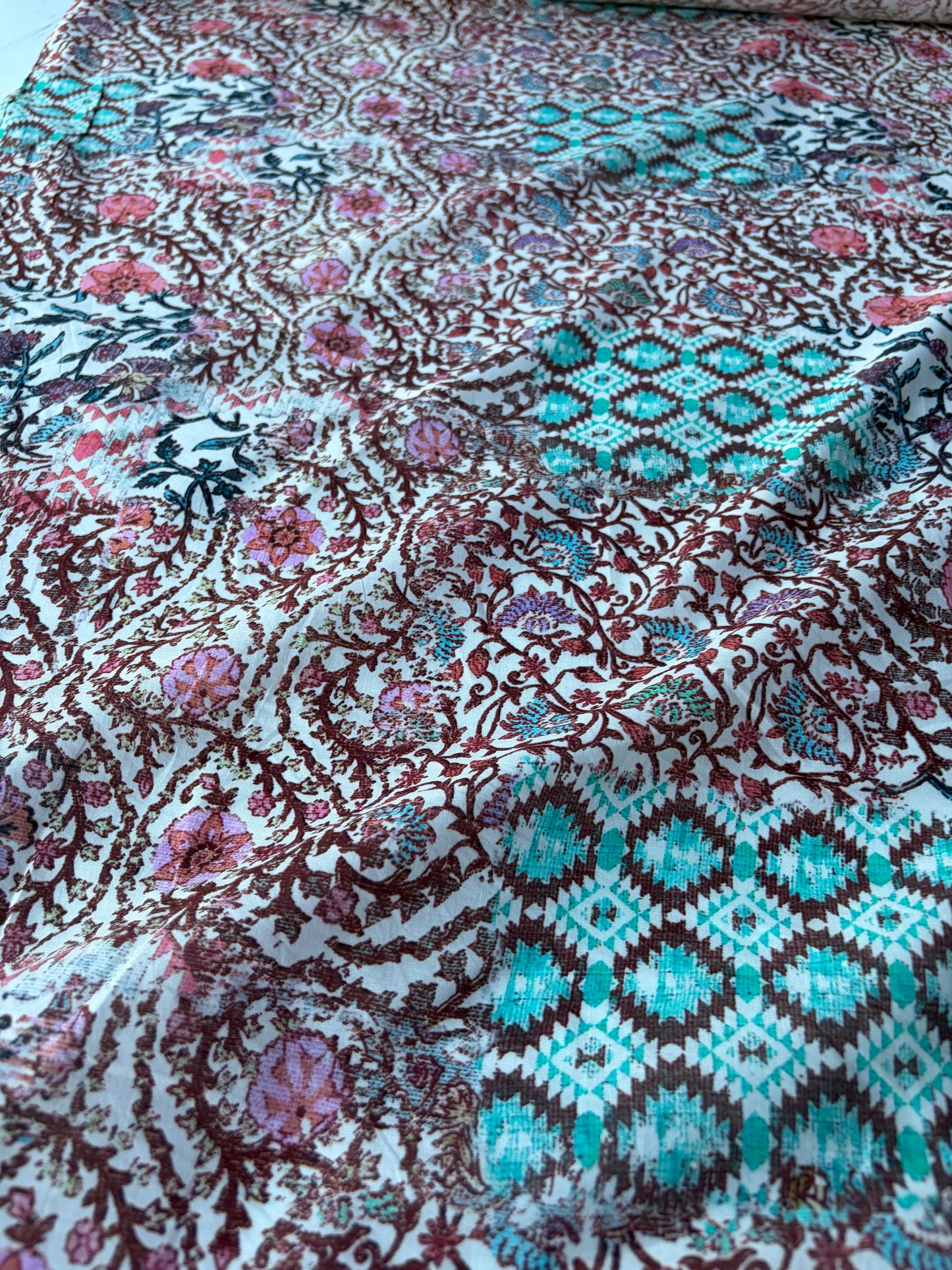 MOLKO 025 cotton voile patchwork print