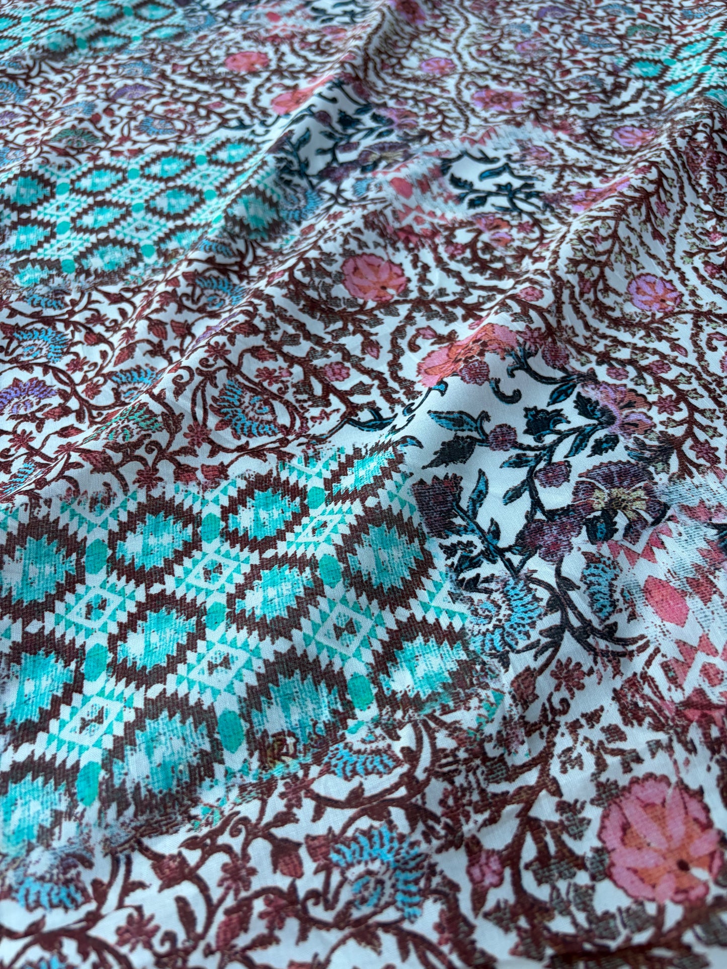 MOLKO 025 cotton voile patchwork print