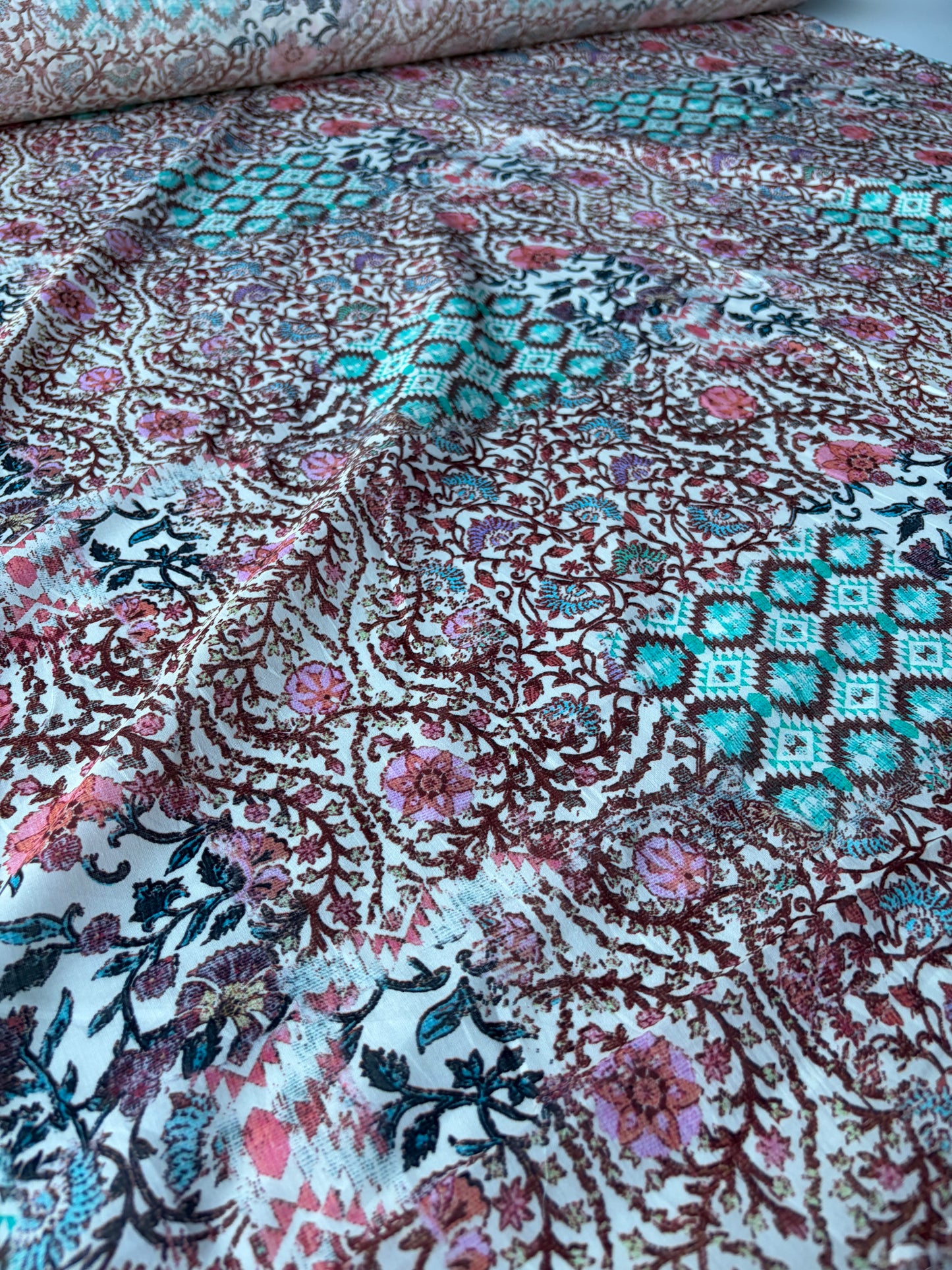 MOLKO 025 cotton voile patchwork print