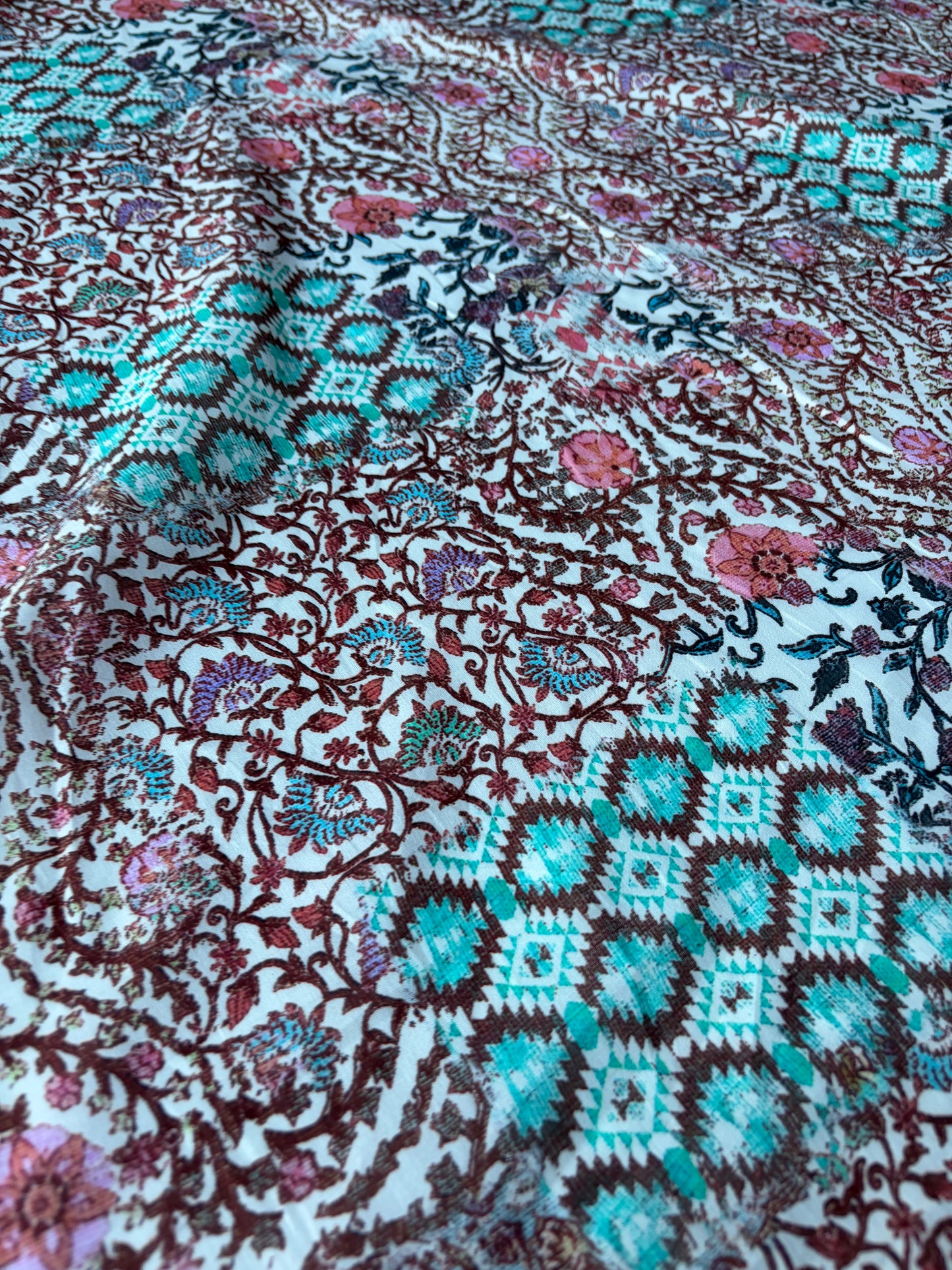 MOLKO 025 cotton voile patchwork print