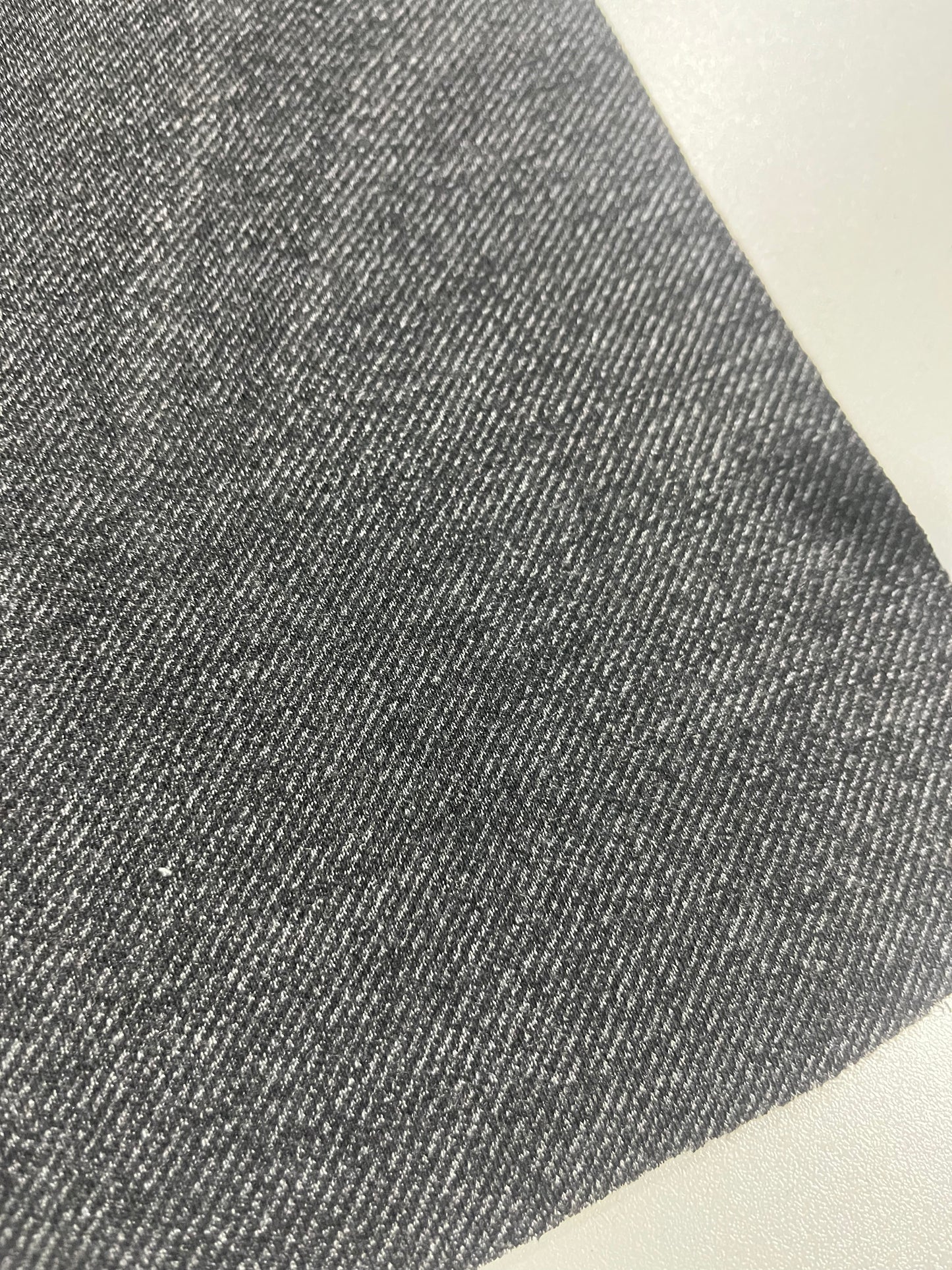 Flip side 125 wool contrecollé grey twill with black jersey inside