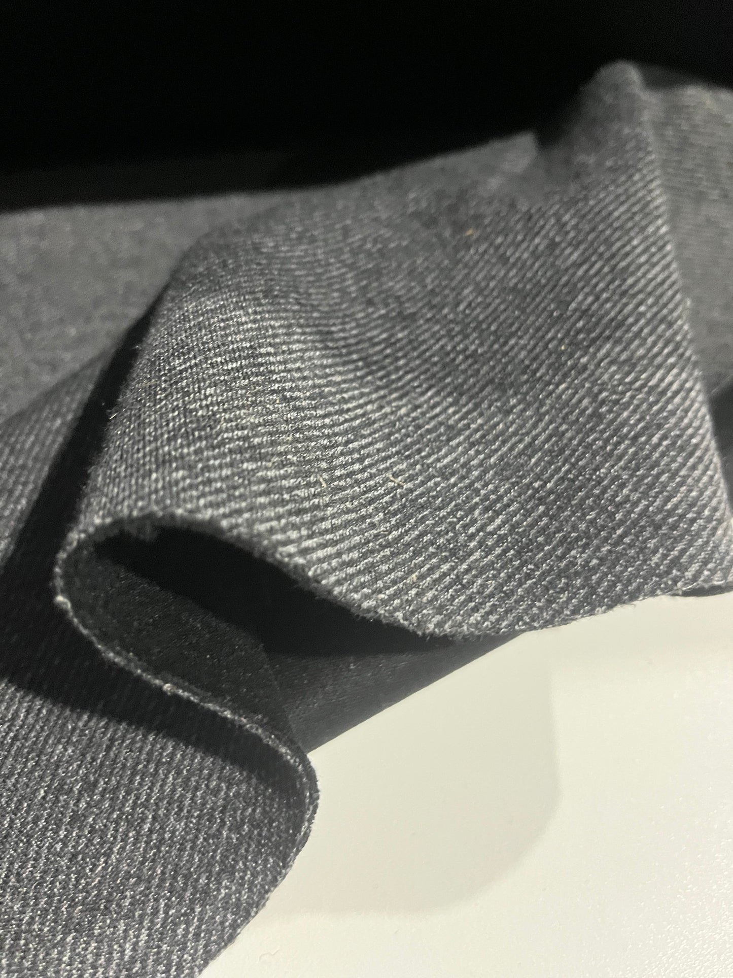 Flip side 125 wool contrecollé grey twill with black jersey inside