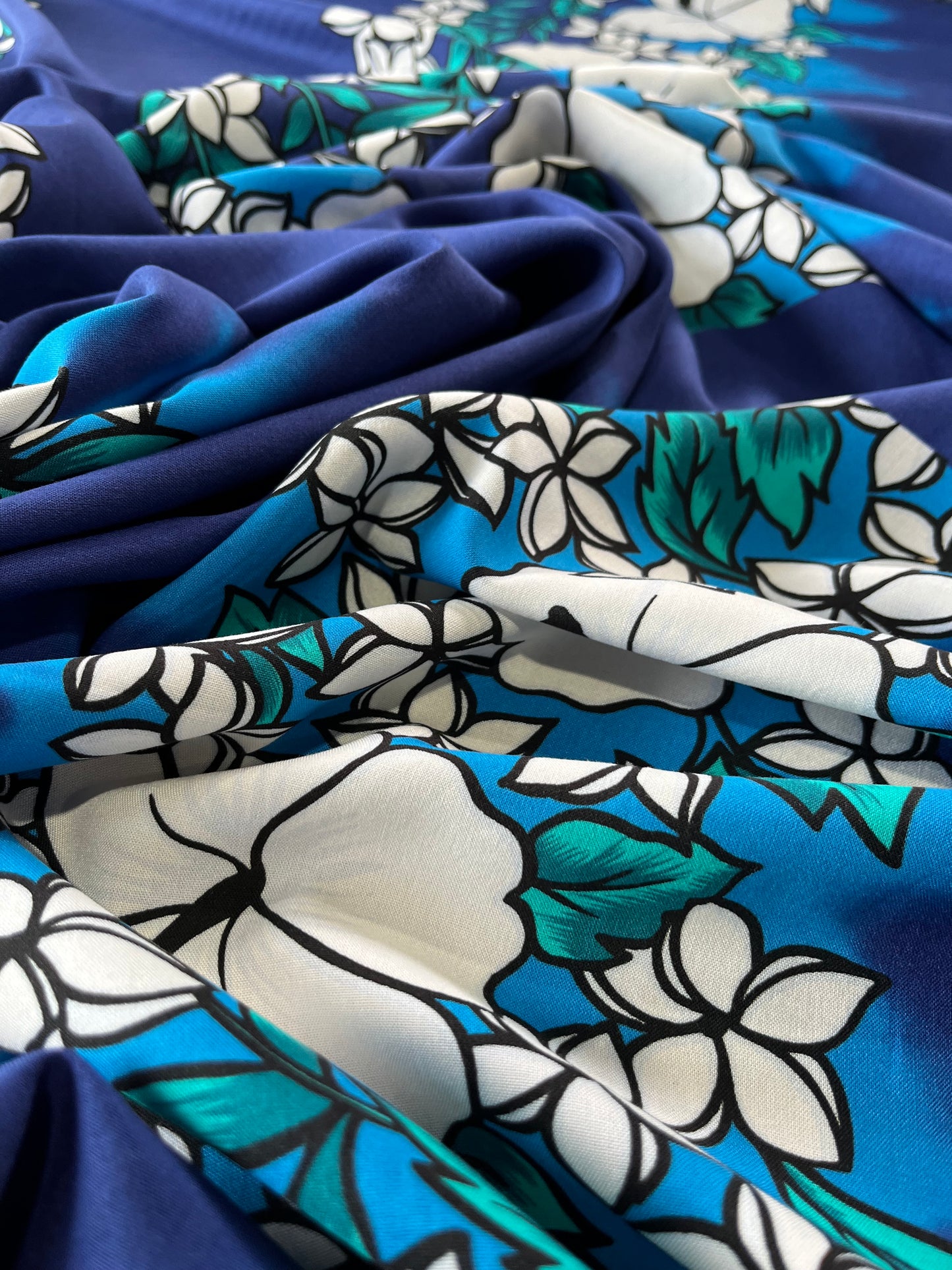 A01 Torino 002 viscose with repeat print